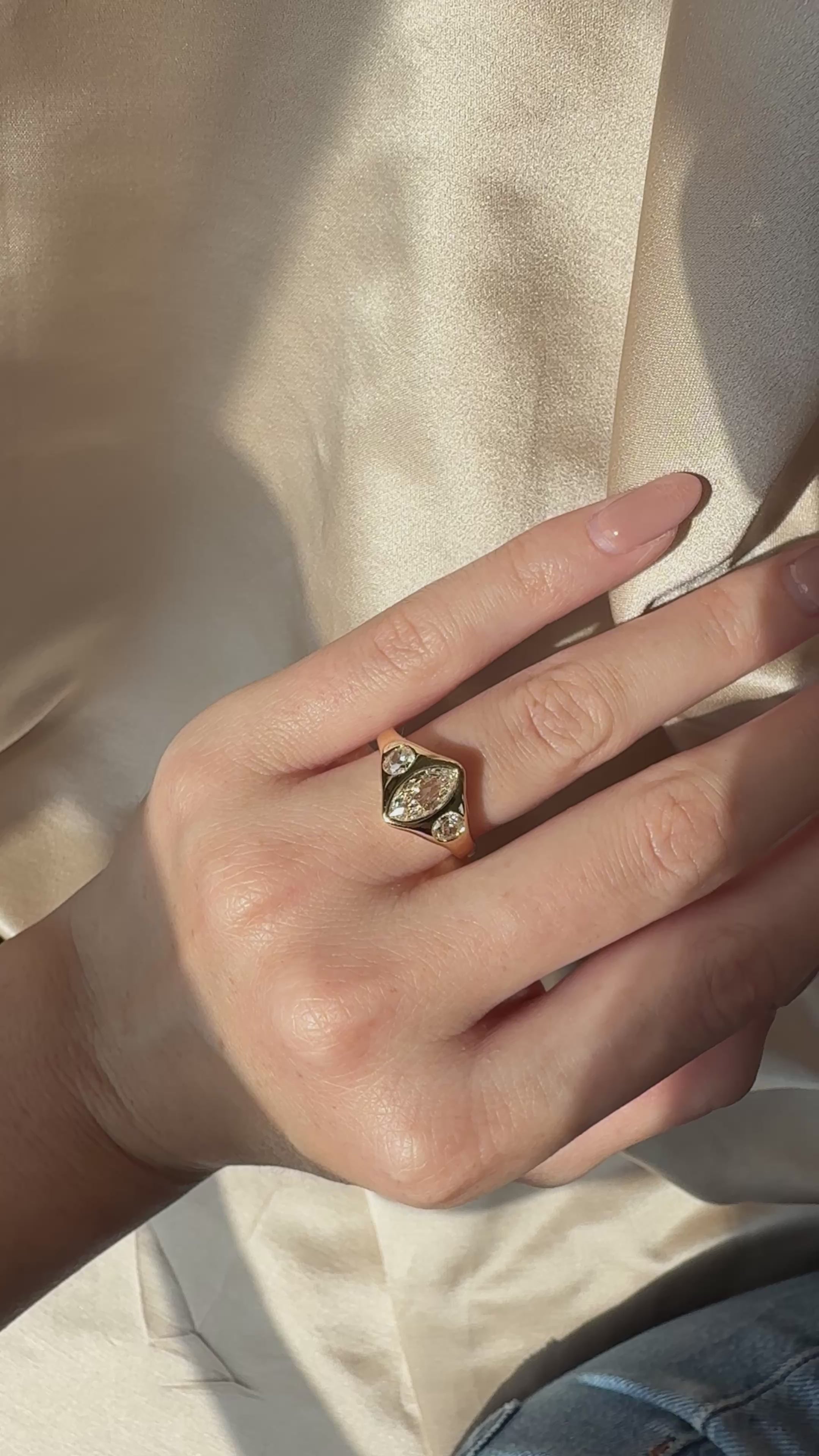 g-h-i color, si-i clarity diamond rings in yellow gold setting