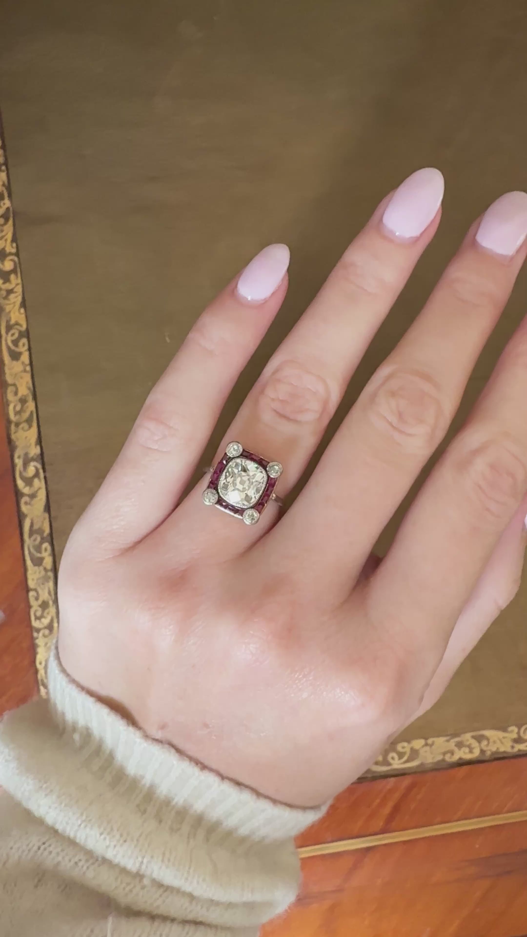 g-h-i color, vs clarity diamond in two-tone setting