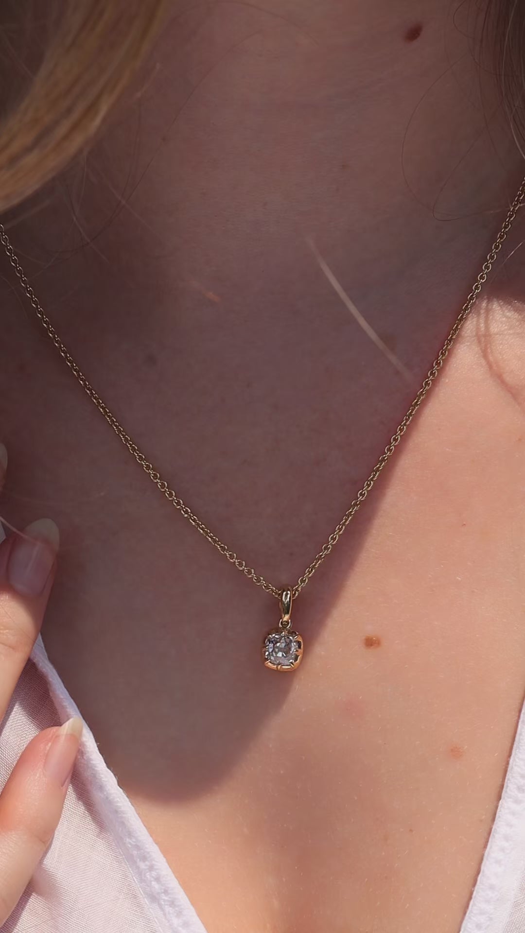 m-z color, si-i clarity diamond in yellow gold setting