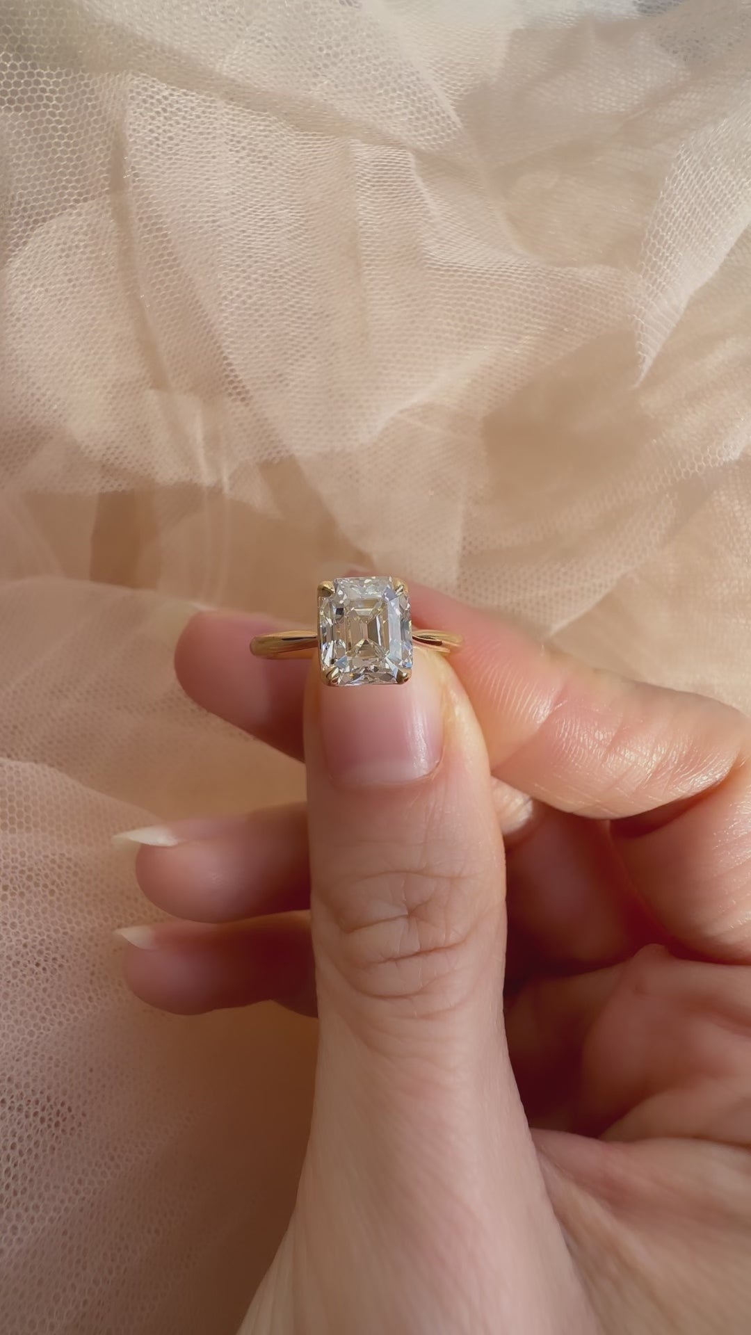 g-h-i color, vs clarity diamond in yellow gold setting