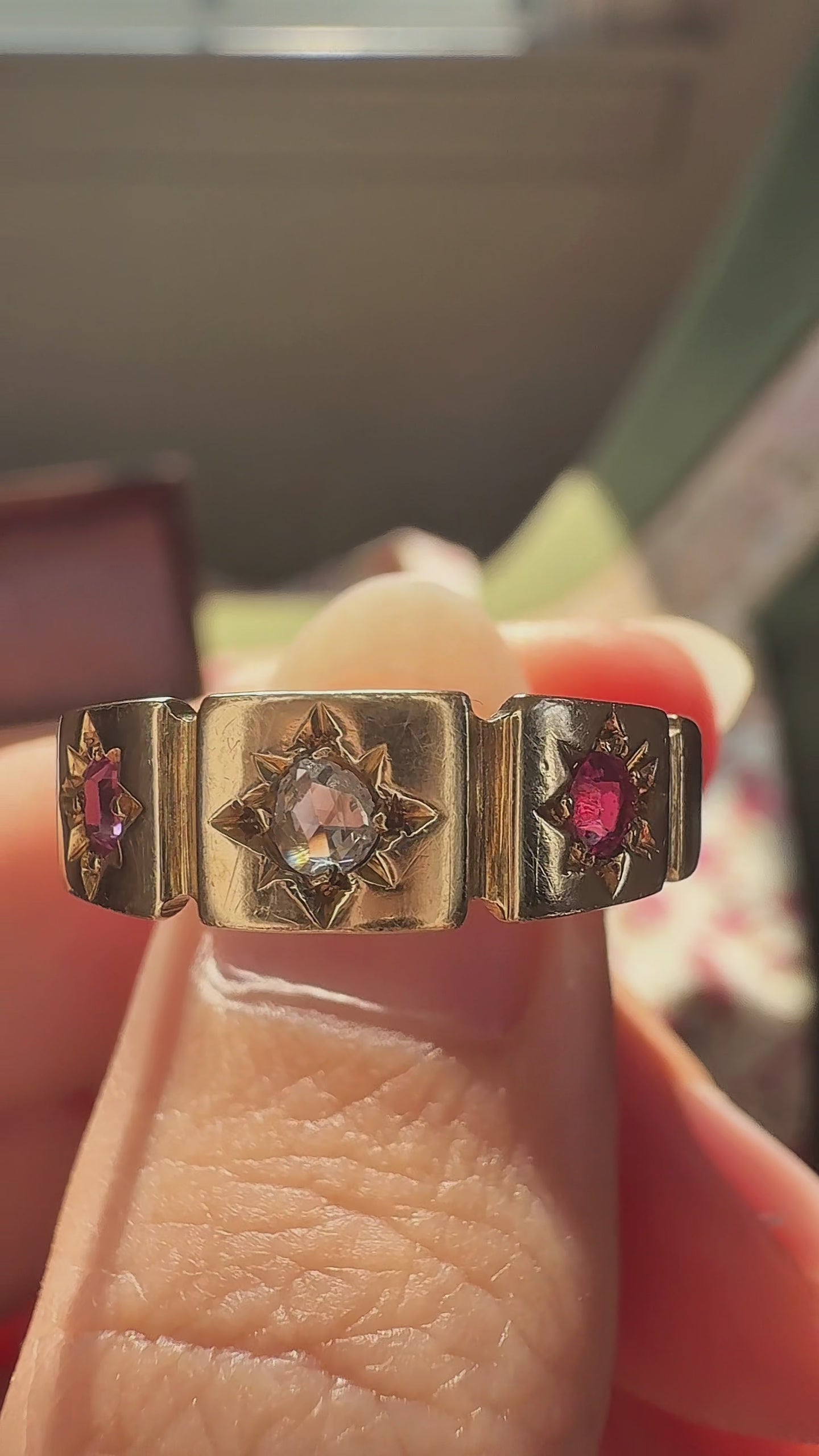 j-k-l color, si-i clarity diamond in yellow gold setting