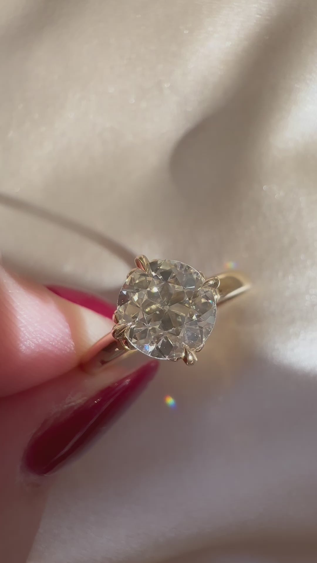 j-k-l color, si-i clarity diamond in yellow gold setting