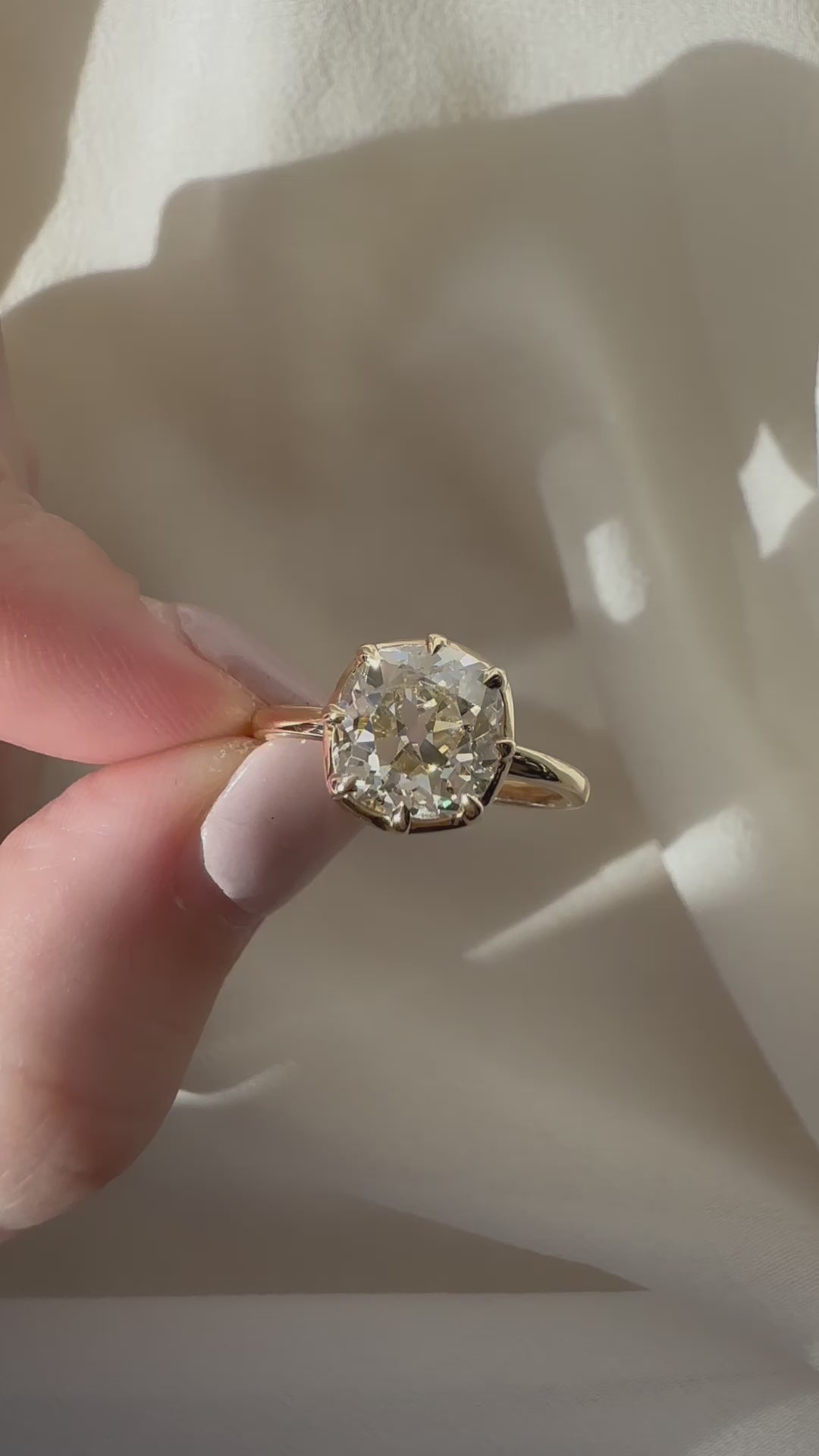 m-z color, si-i clarity diamond in yellow gold setting