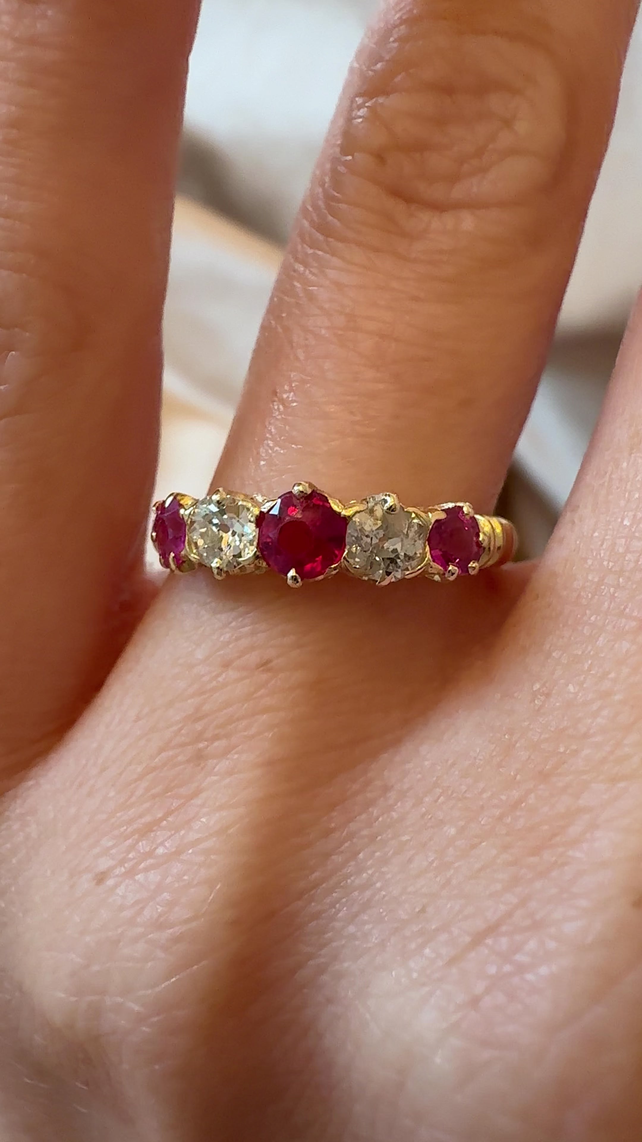 g-h-i color, vs clarity diamond rings in yellow gold setting