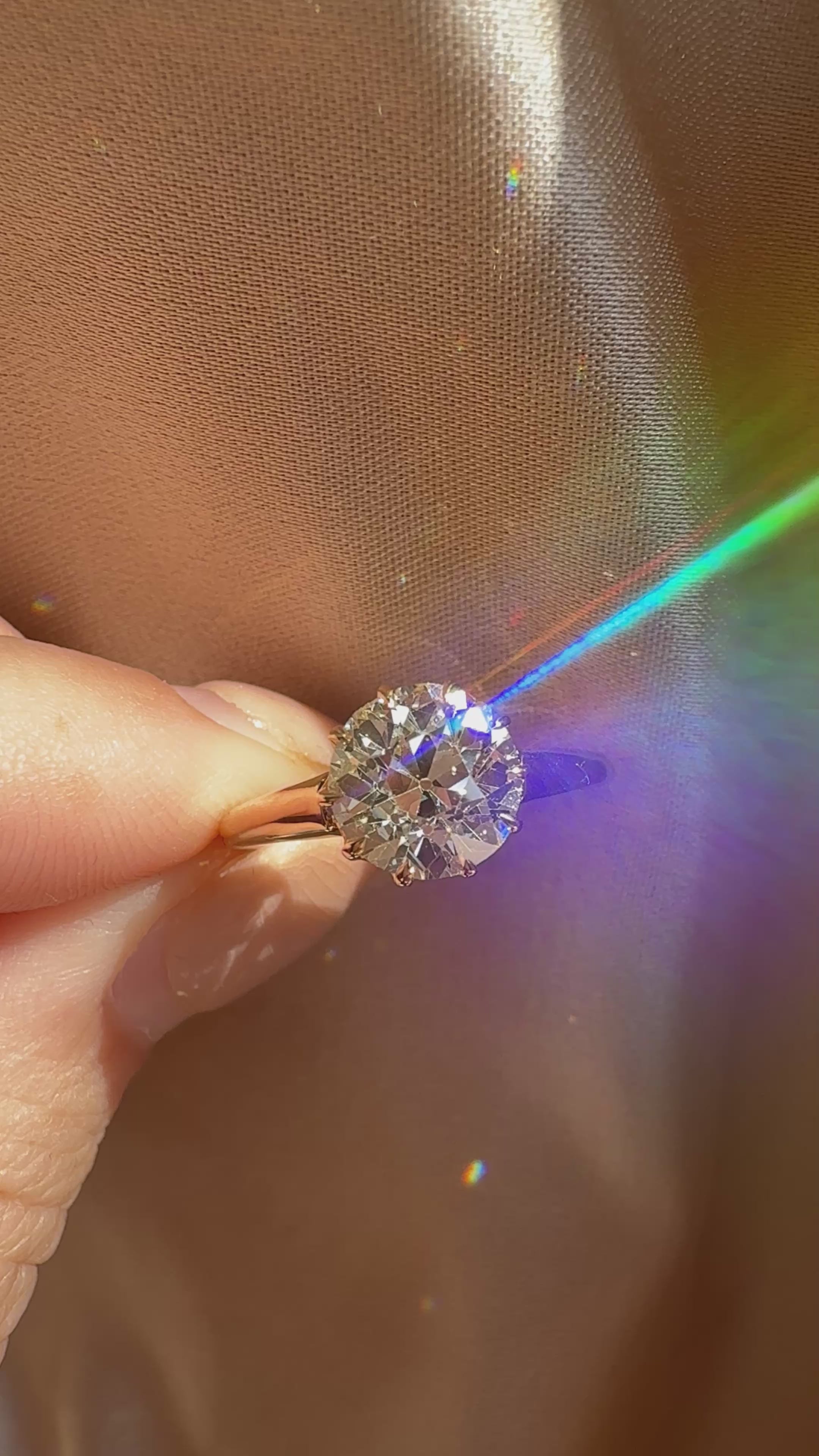 m-z color, vs clarity diamond in yellow gold setting