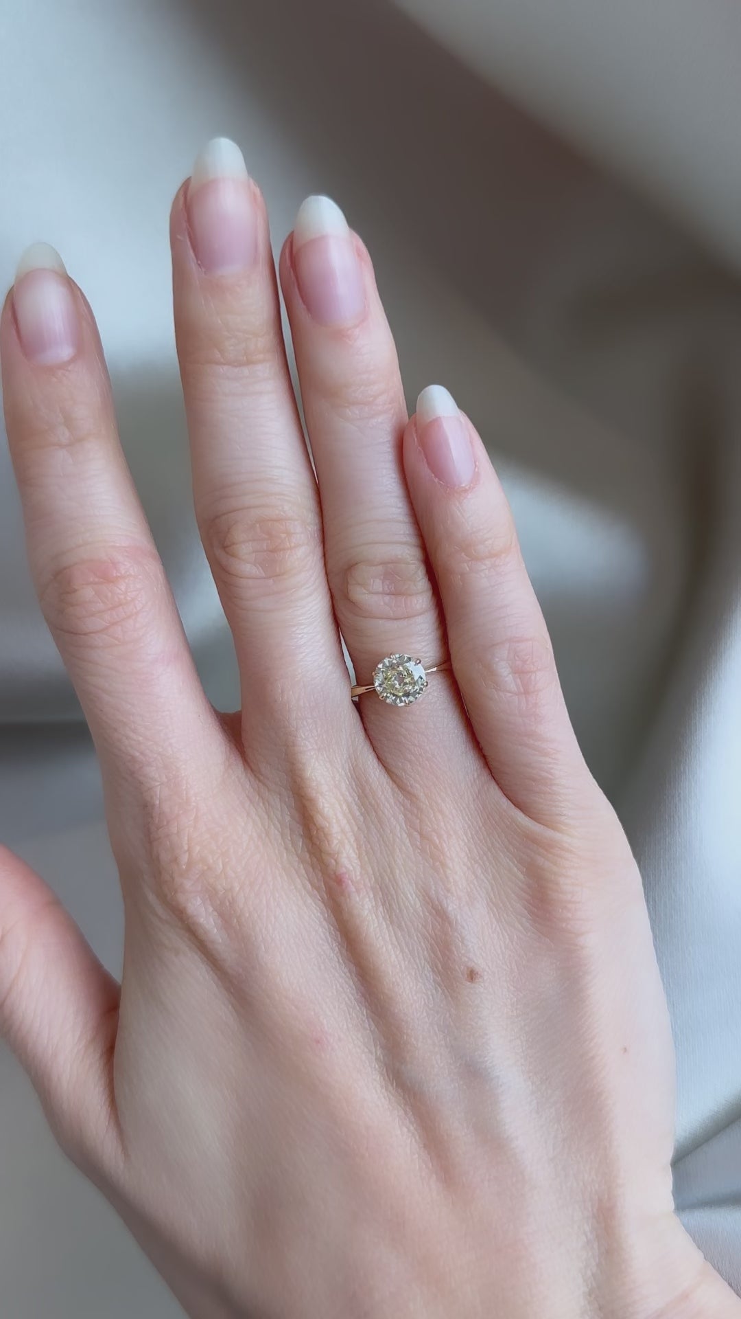 m-z color, si-i clarity diamond in yellow gold setting