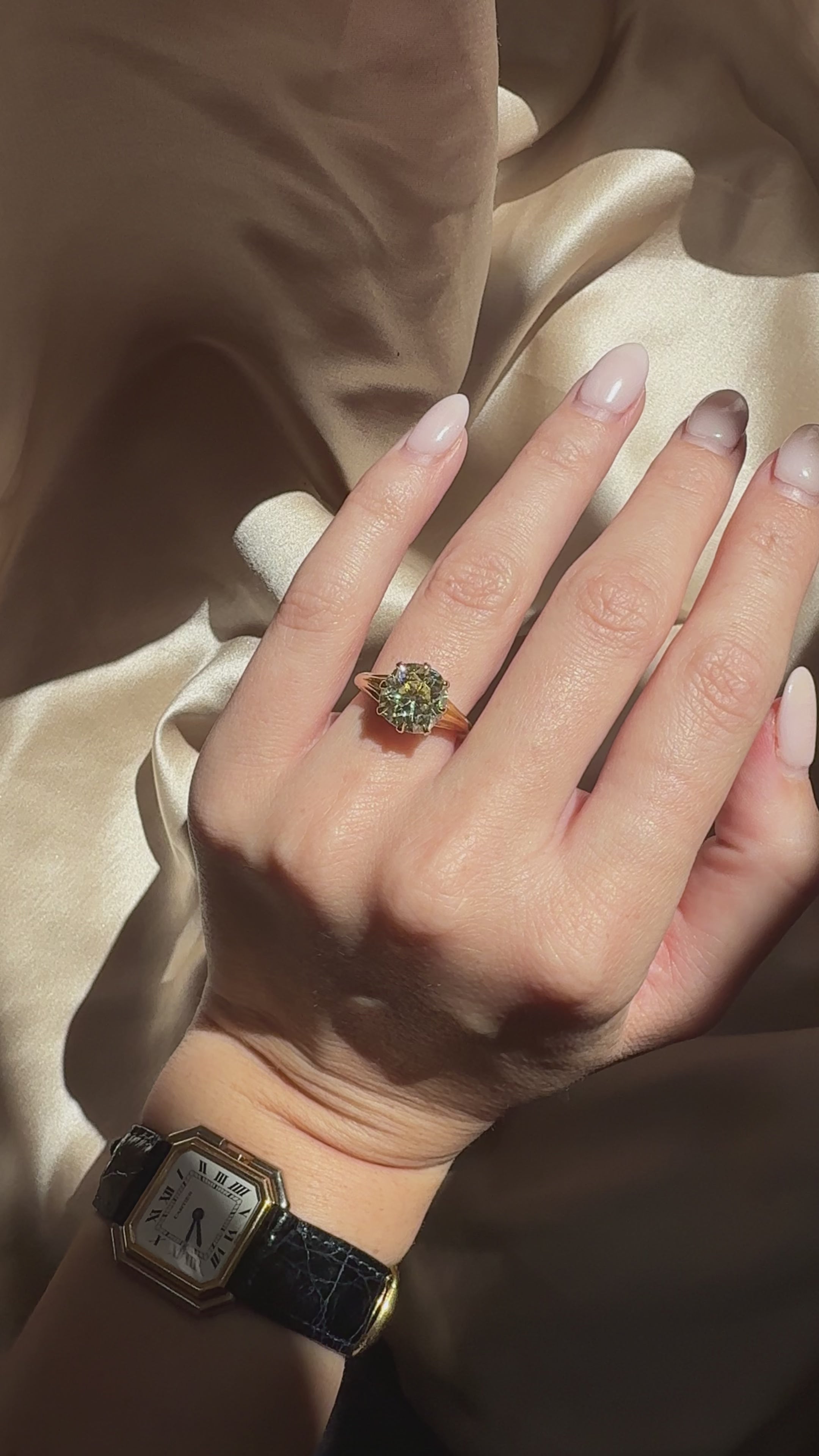 m-z color, si-i clarity diamond in yellow gold setting