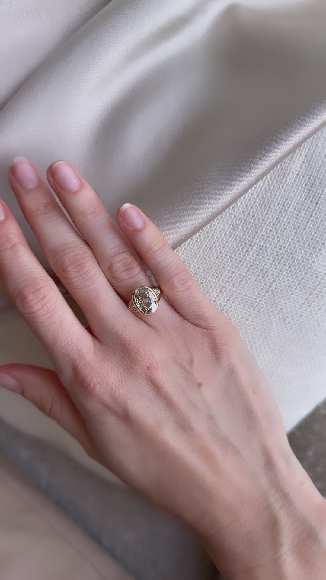 m-z color, si-i clarity diamond in yellow gold setting