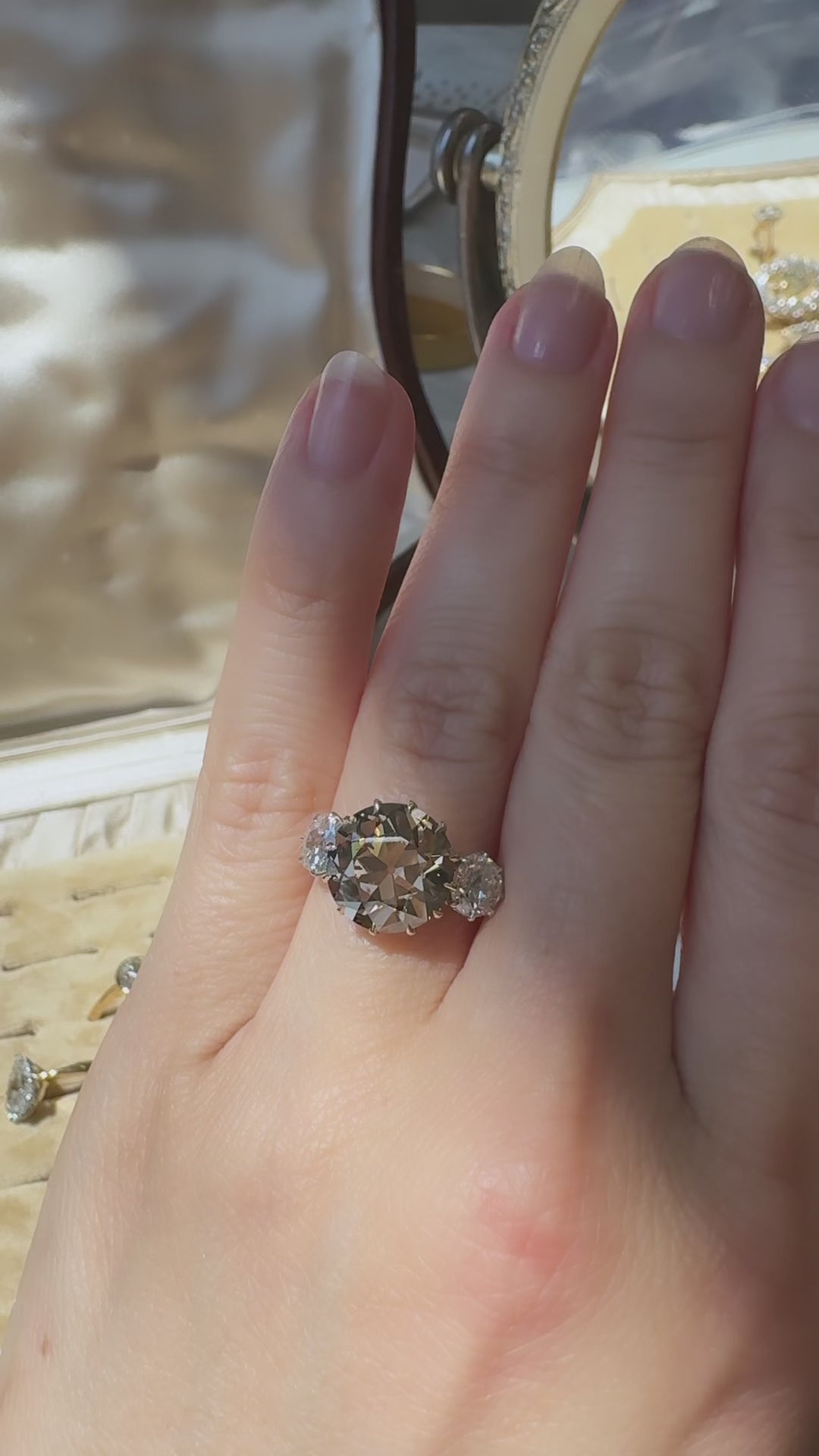 fancy color, si-i clarity diamond in two-tone setting