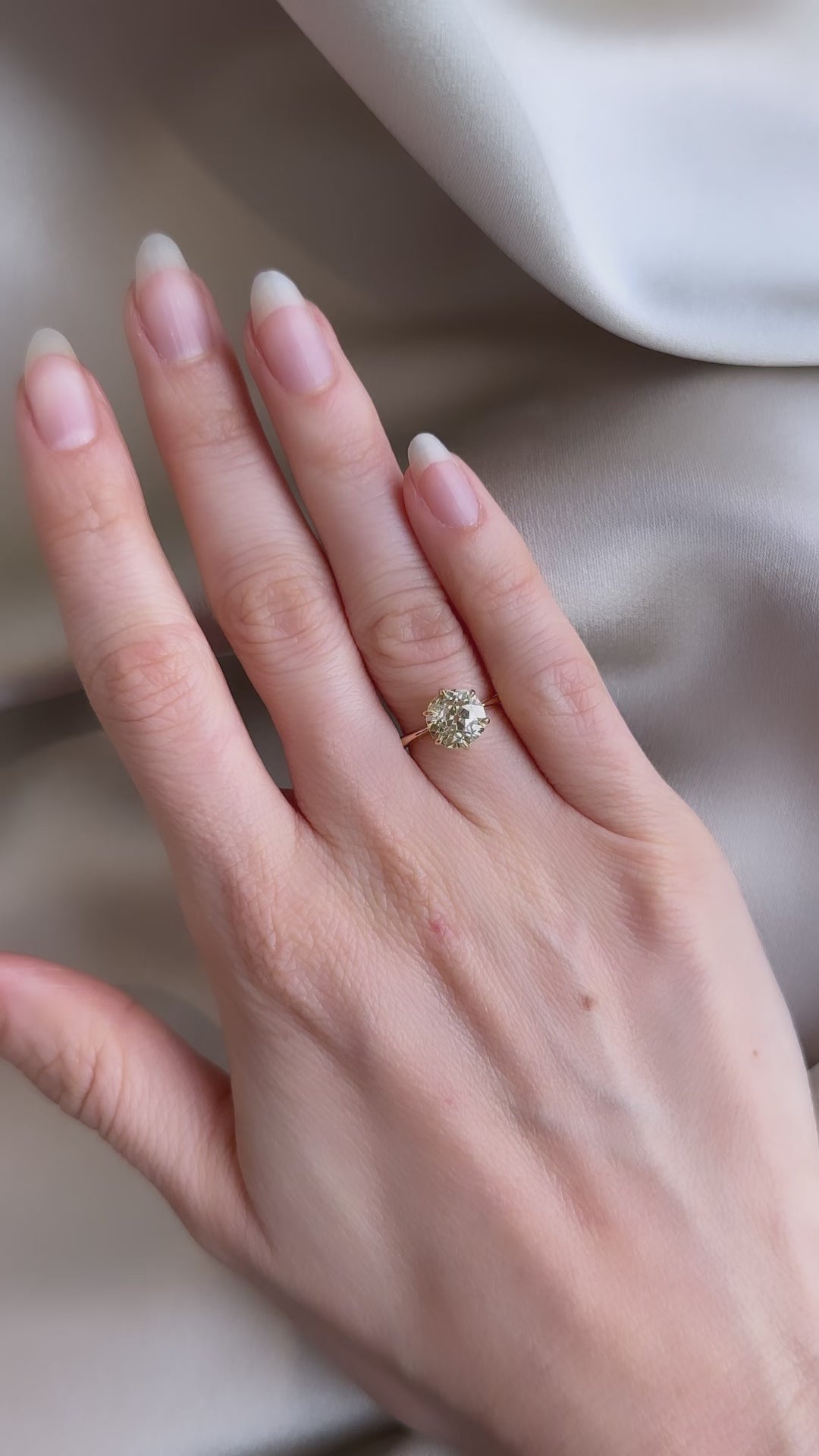 m-z color, vs clarity diamond in yellow gold setting