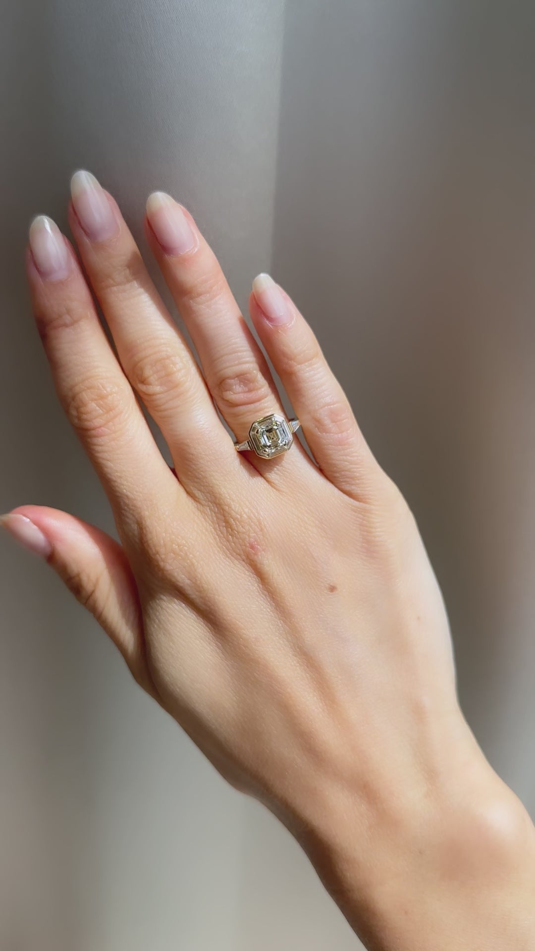 m-z color, vs clarity diamond in yellow gold setting