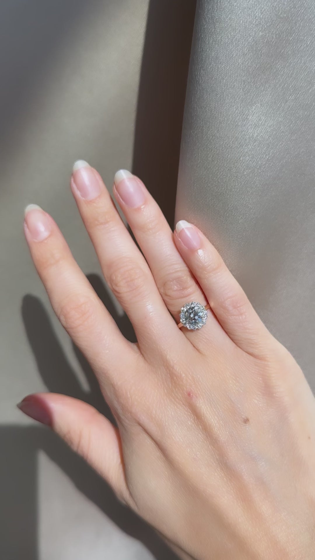 j-k-l color, vs clarity diamond in two-tone setting