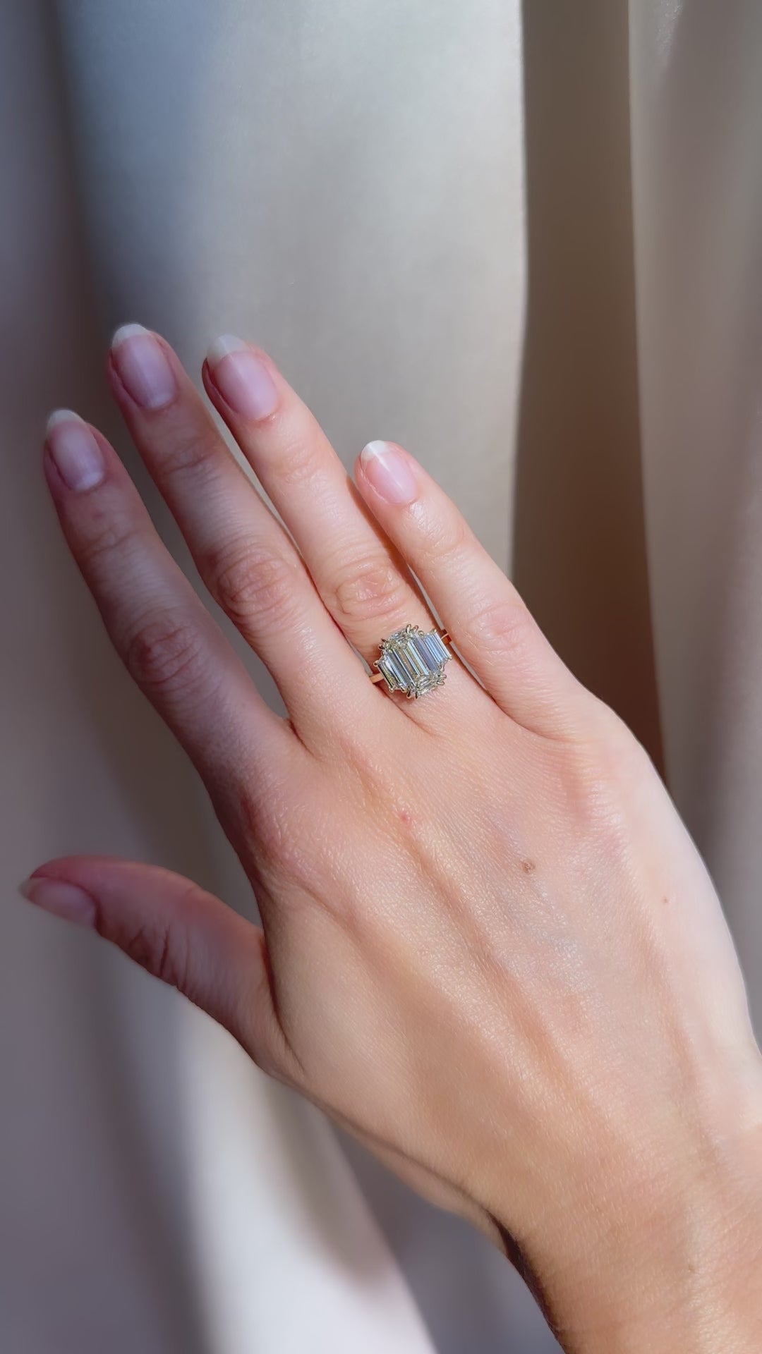 j-k-l color, si-i clarity diamond in yellow gold setting