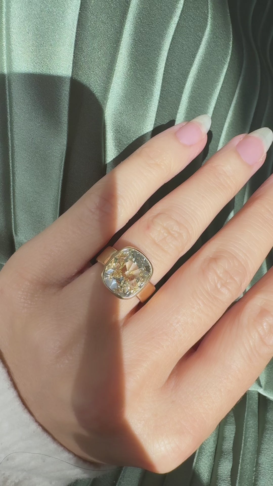 m-z color, vs clarity diamond in yellow gold setting