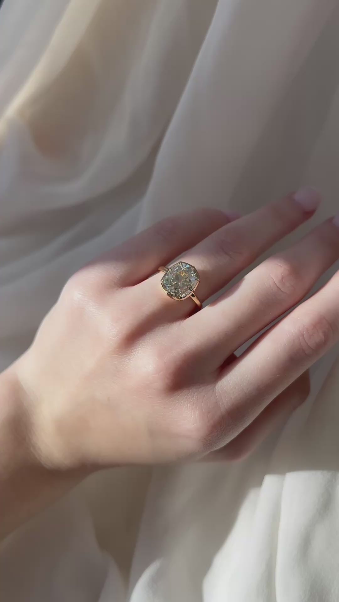 m-z color, si-i clarity diamond in yellow gold setting