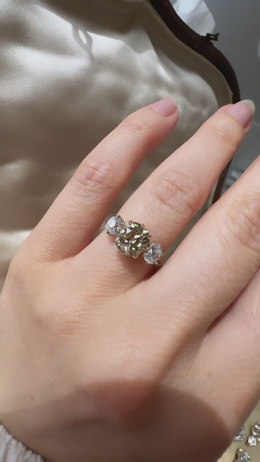 fancy color, si-i clarity diamond in two-tone setting