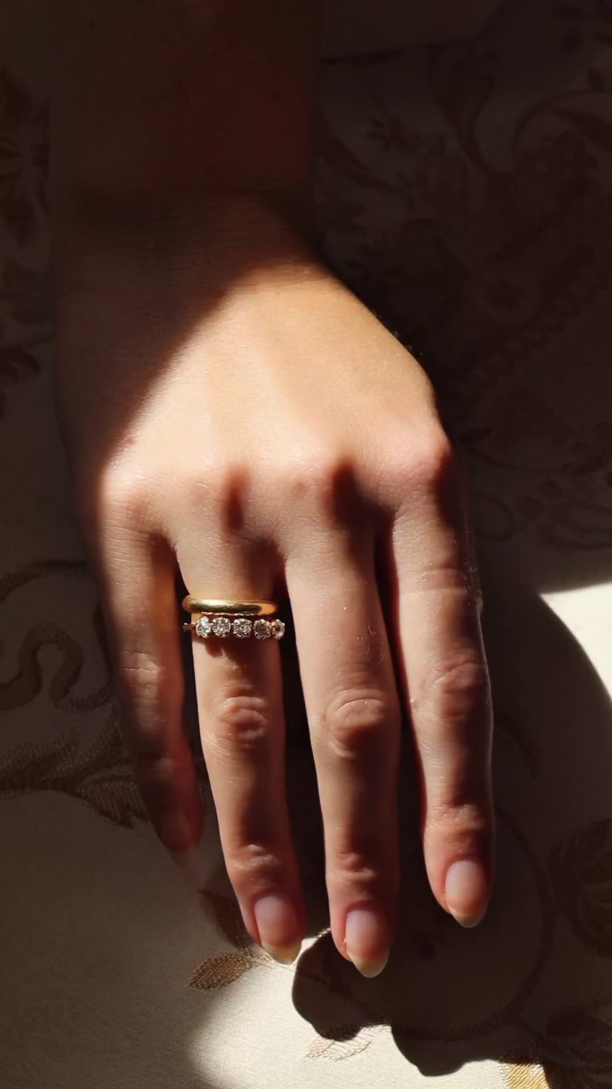 j-k-l color, vs clarity in yellow gold setting