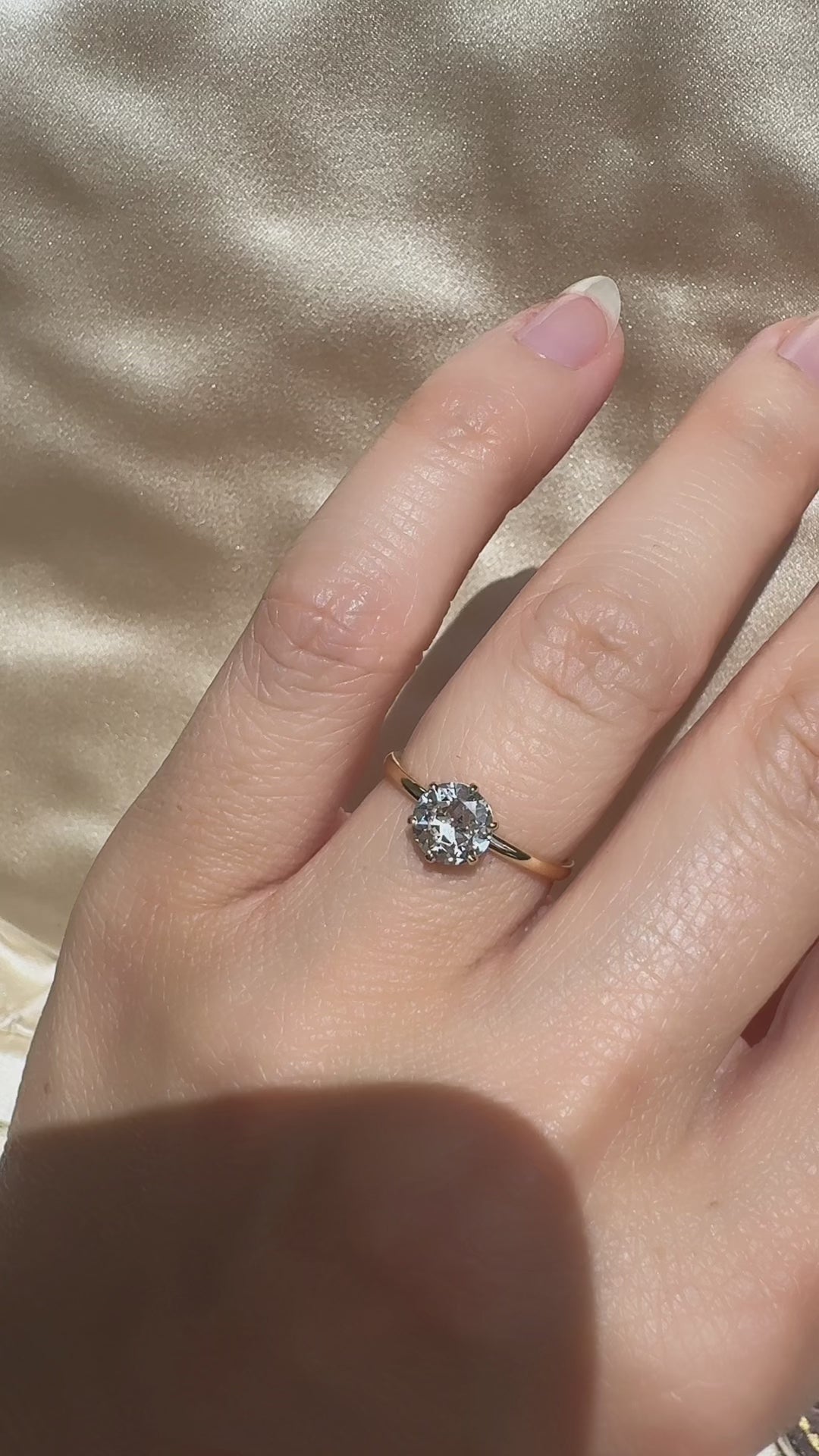 g-h-i color, si-i clarity diamond in yellow gold setting