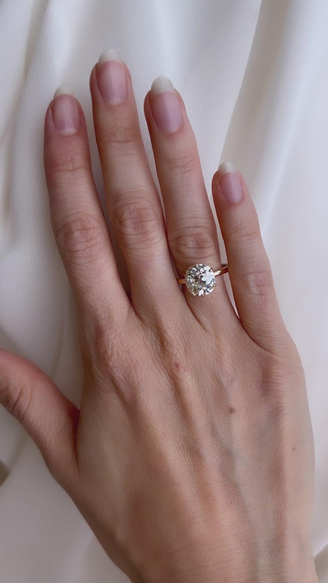 m-z color, si-i clarity diamond in yellow gold setting