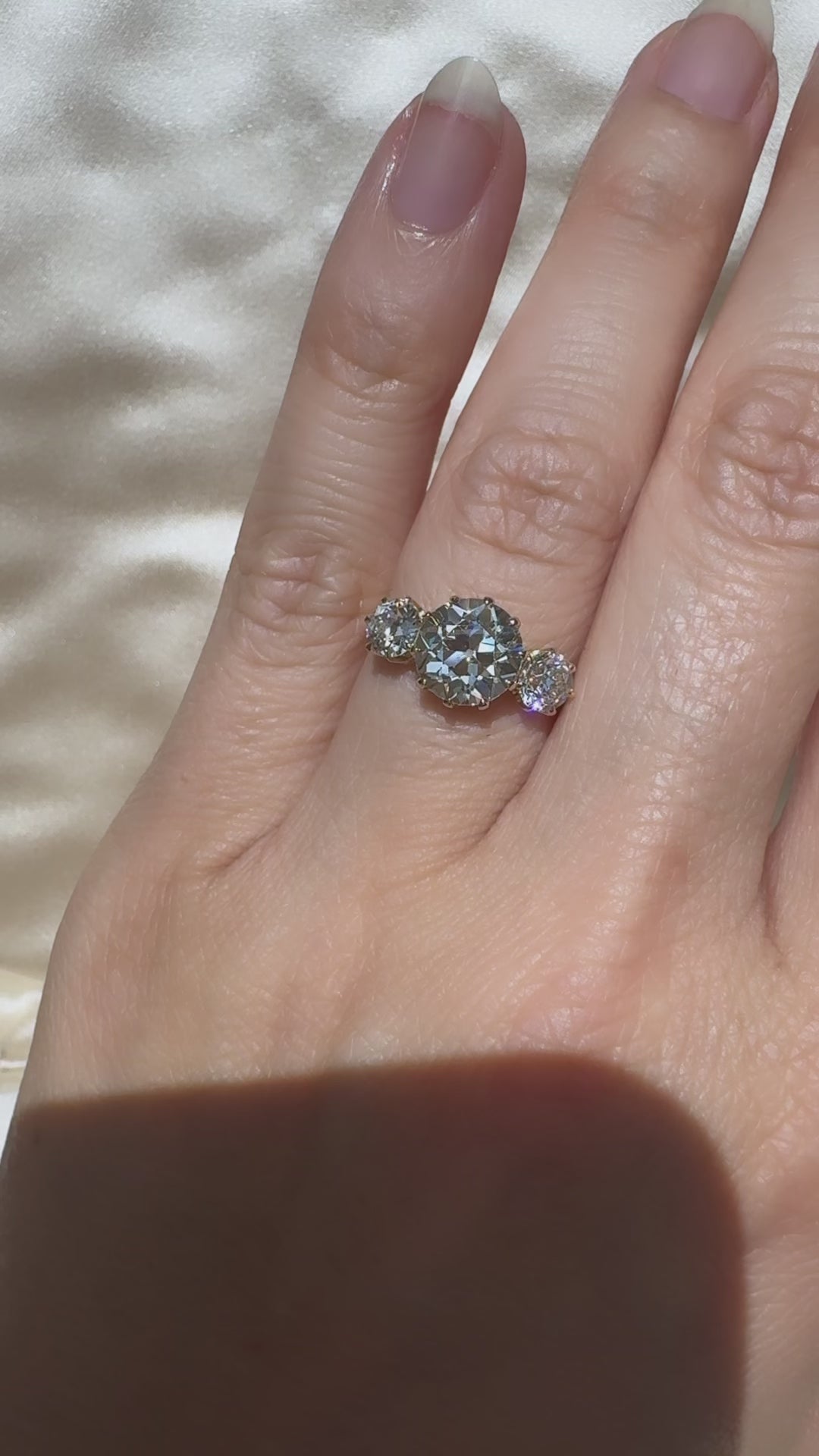 m-z color, vs clarity diamond in yellow gold setting