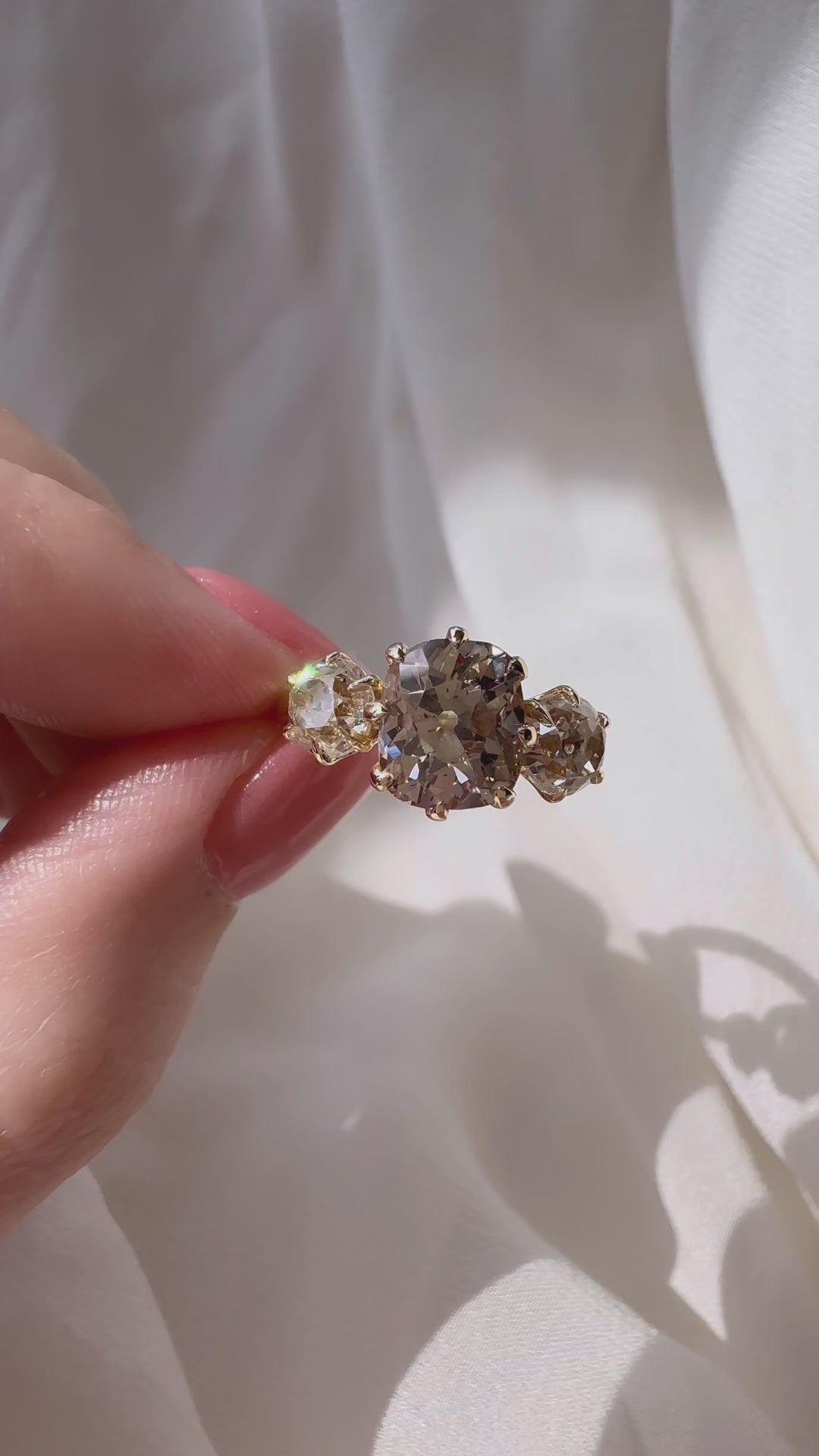 m-z color, si-i clarity diamond in yellow gold setting