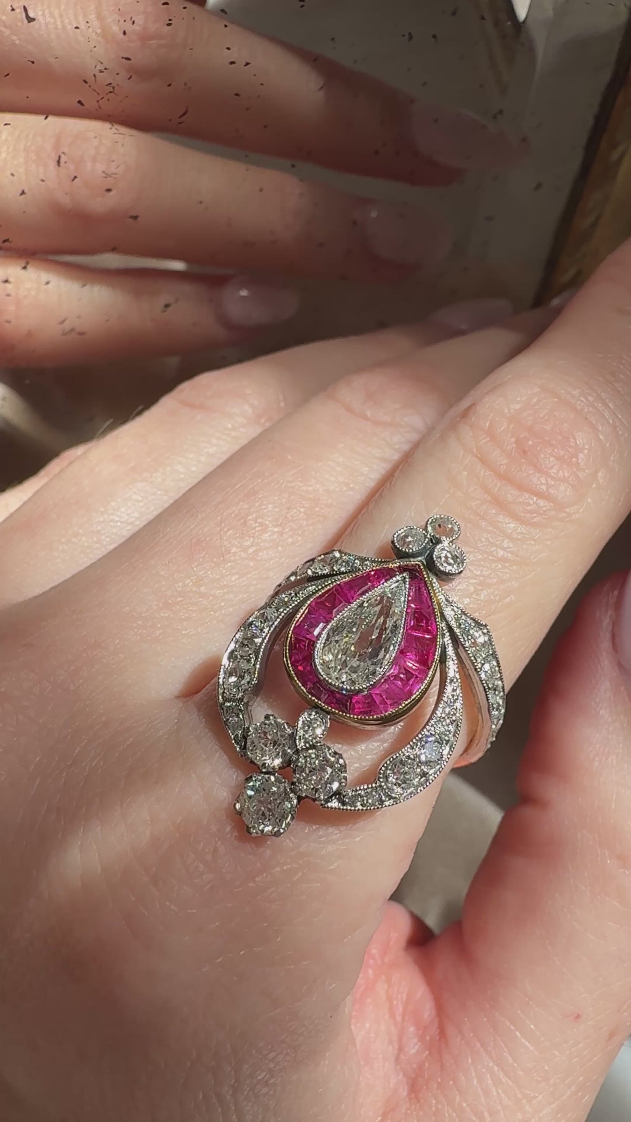 j-k-l color, si-i clarity diamond in two-tone setting