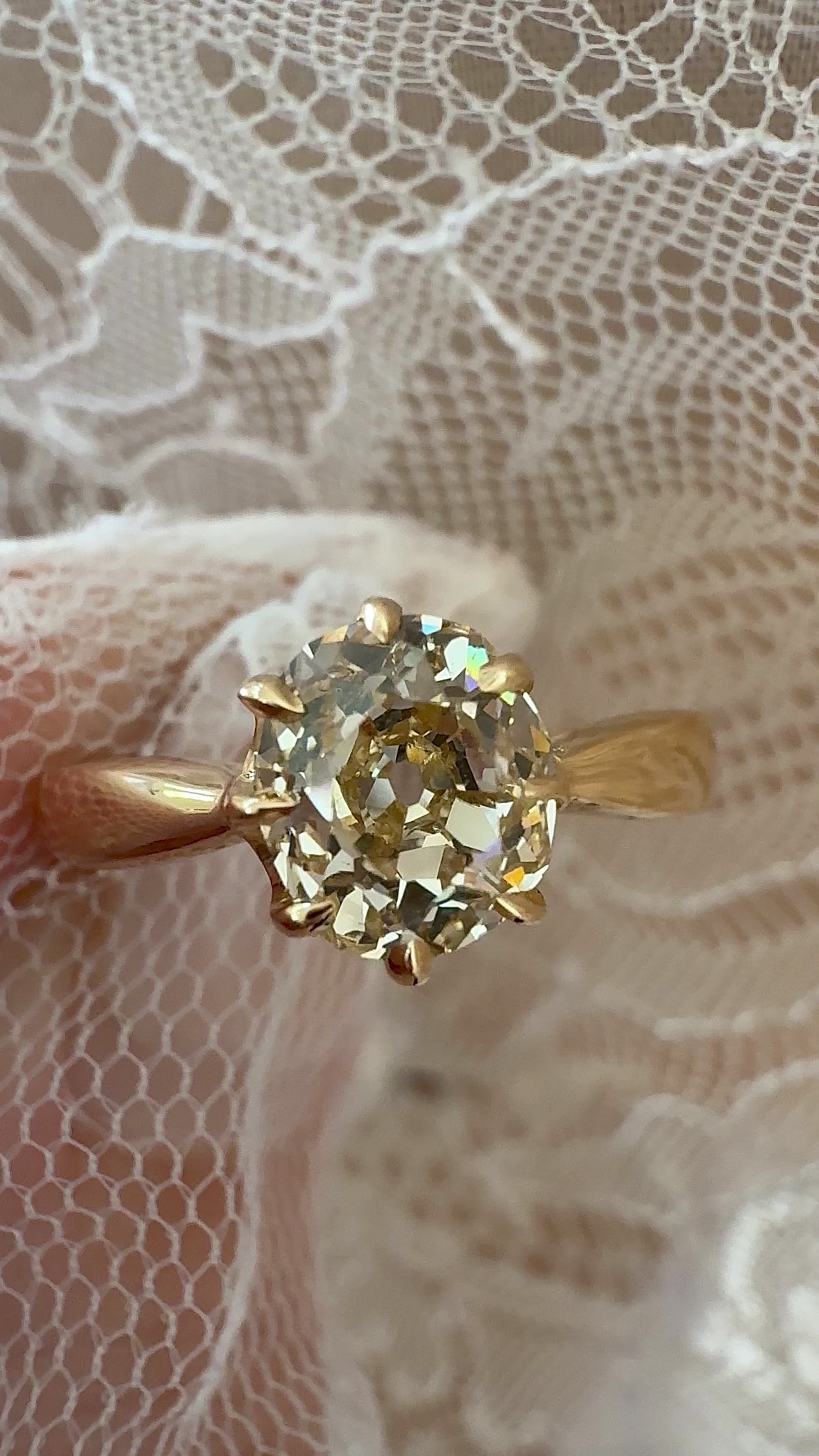 m-z color, si-i clarity diamond in yellow gold setting