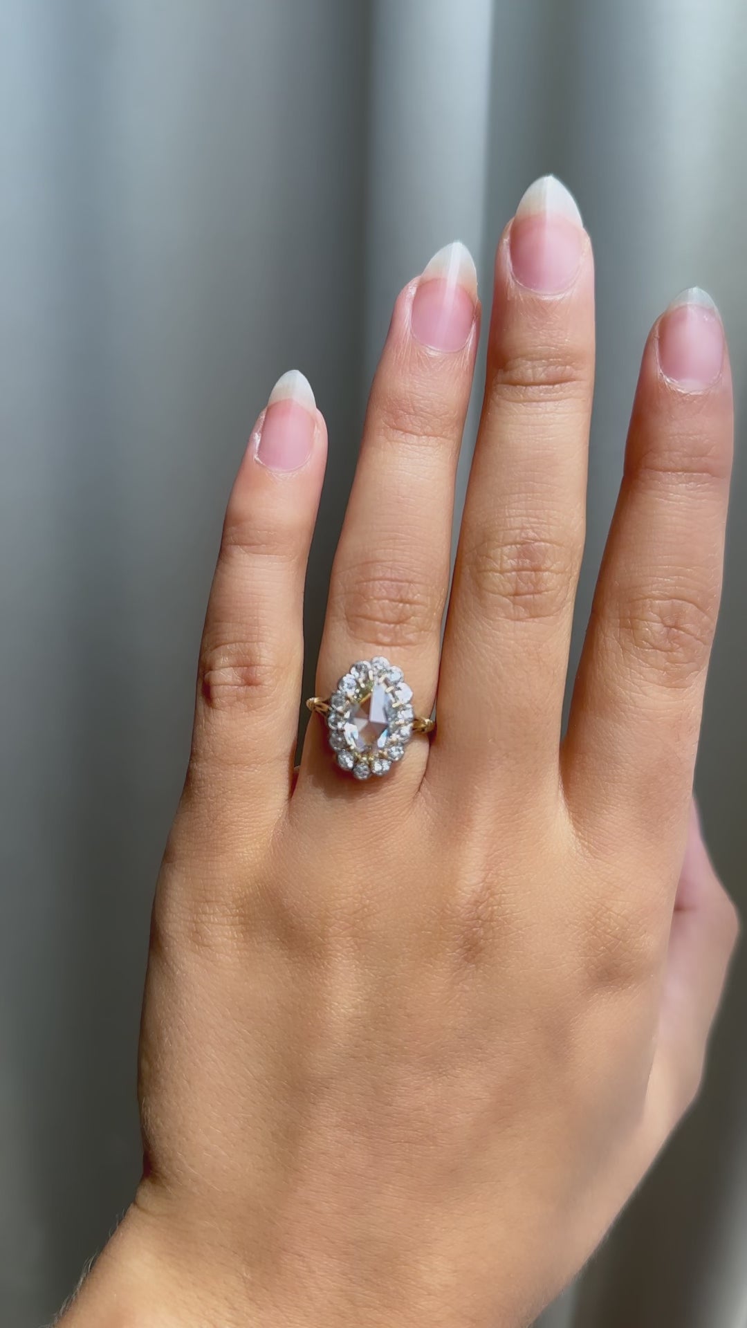 m-z color, si-i clarity diamond in two-tone setting