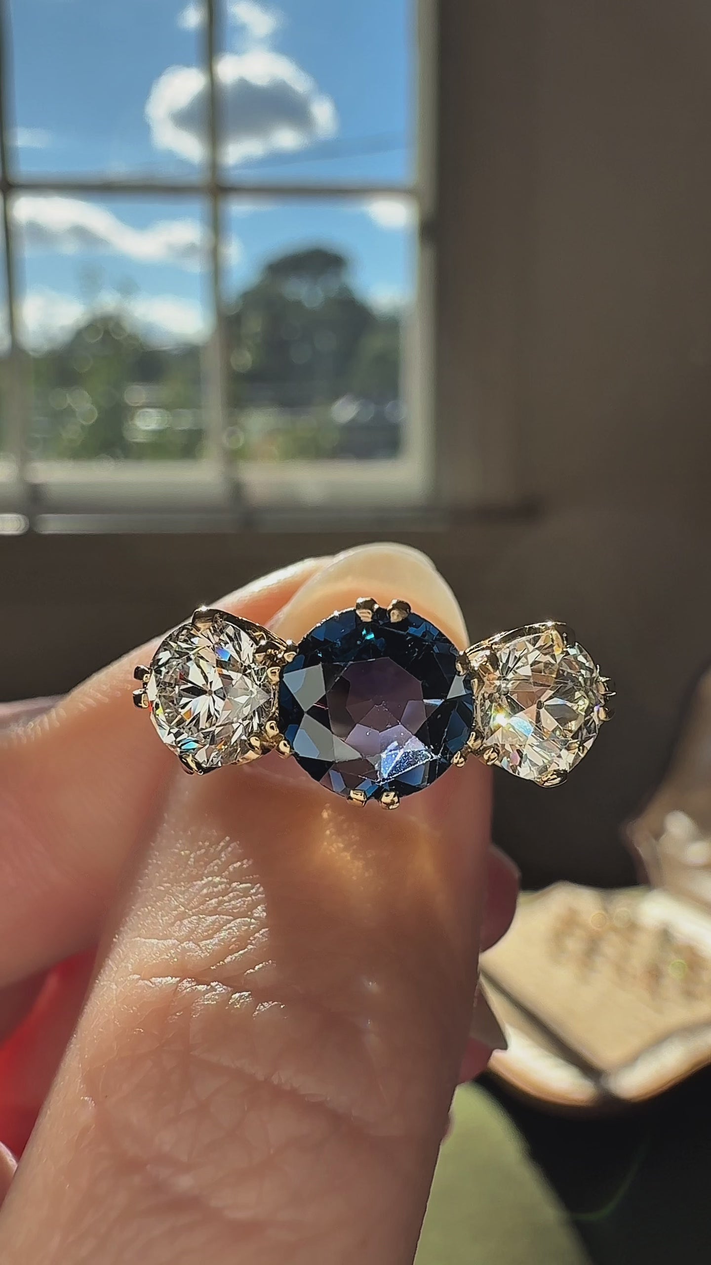 g-h-i color, vs clarity diamond in yellow gold setting