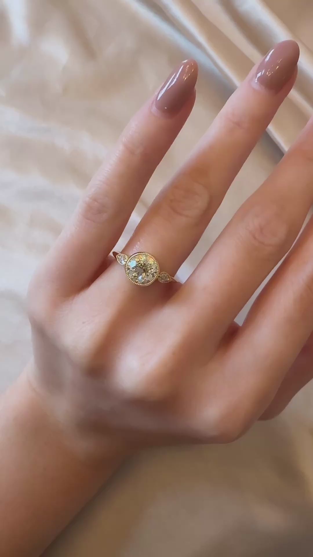 m-z color, si-i clarity diamond rings in yellow gold setting