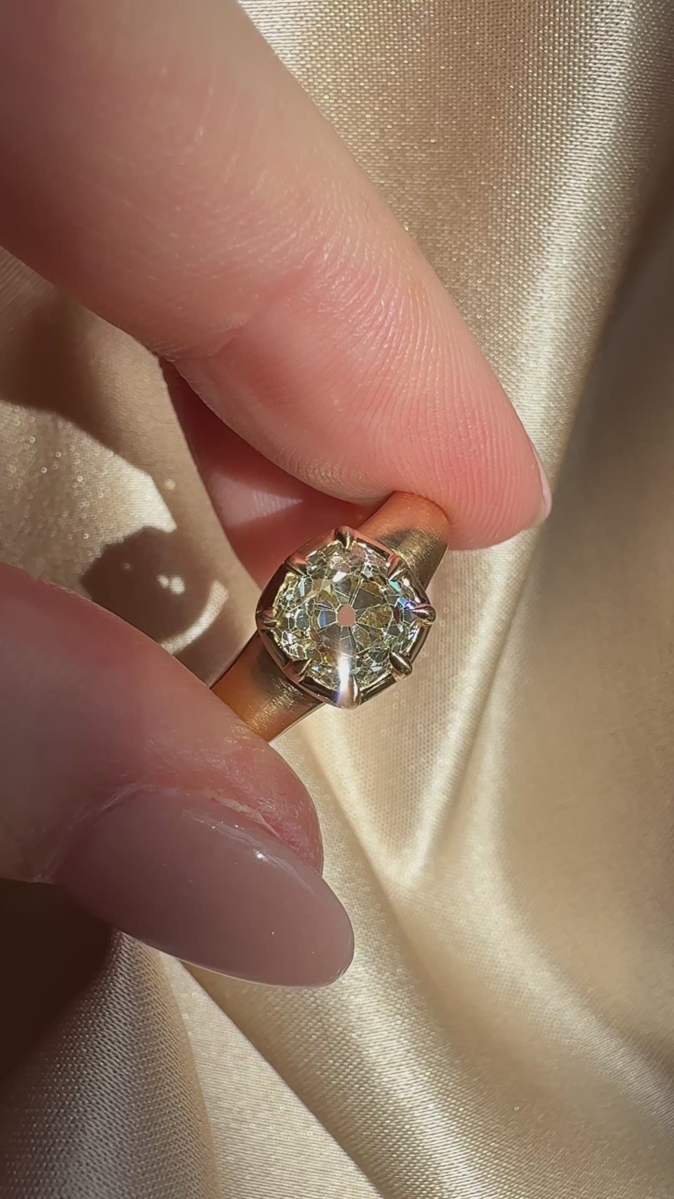 m-z color, vs clarity diamond in yellow gold setting