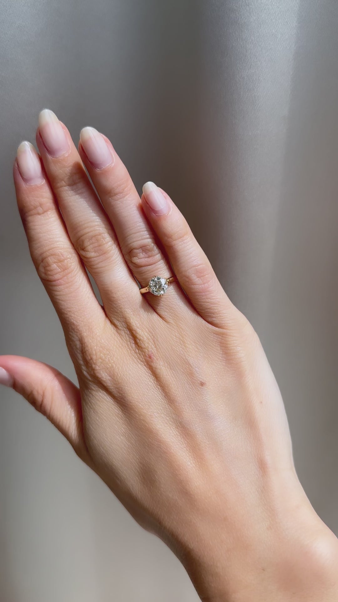 m-z color, vs clarity diamond in yellow gold setting