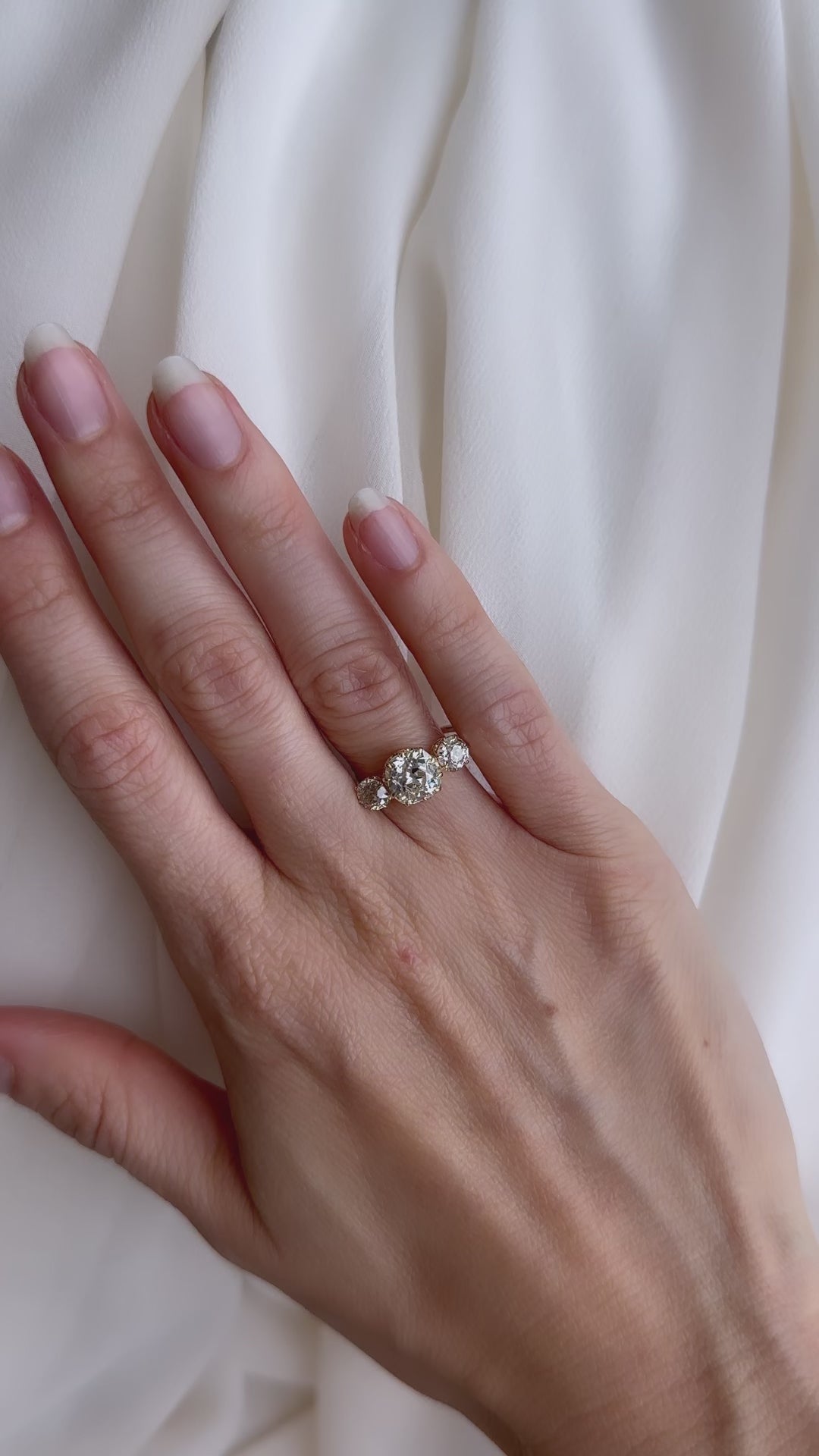 m-z color, si-i clarity diamond in yellow gold setting