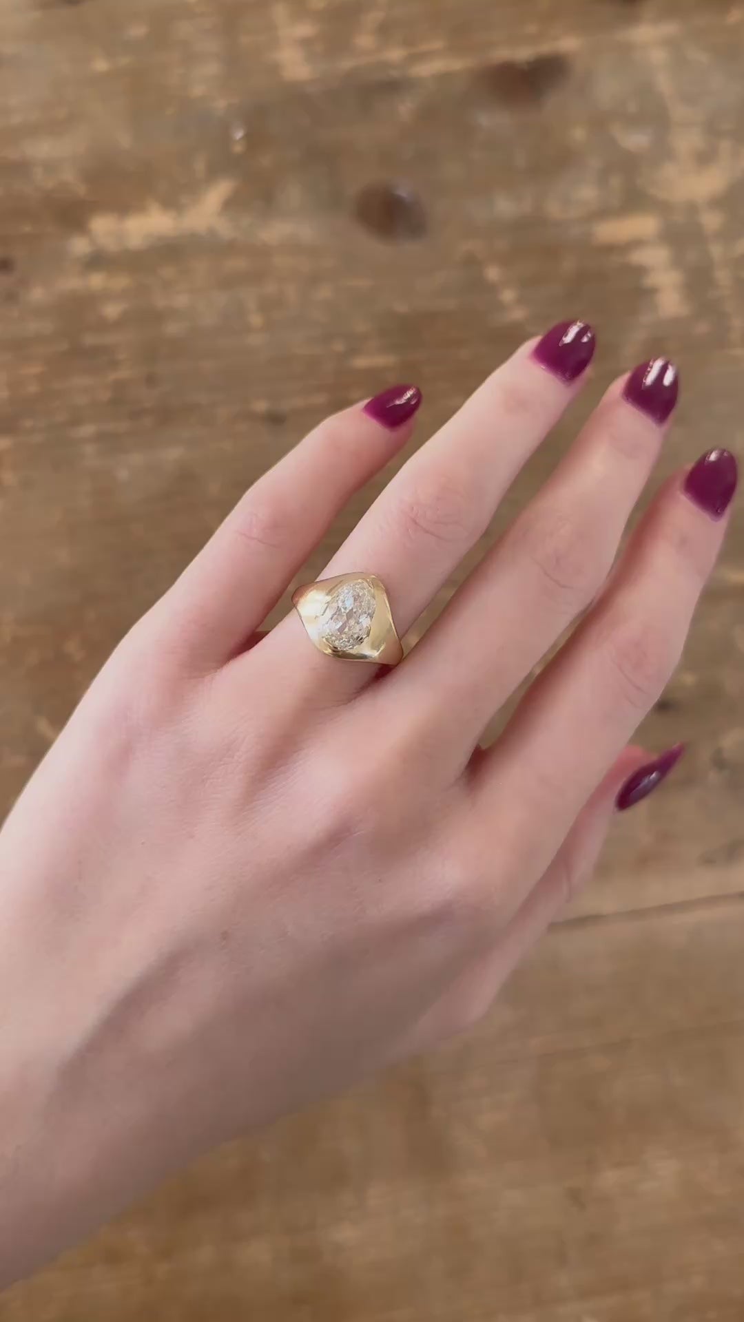 j-k-l color, si-i clarity diamond in yellow gold setting