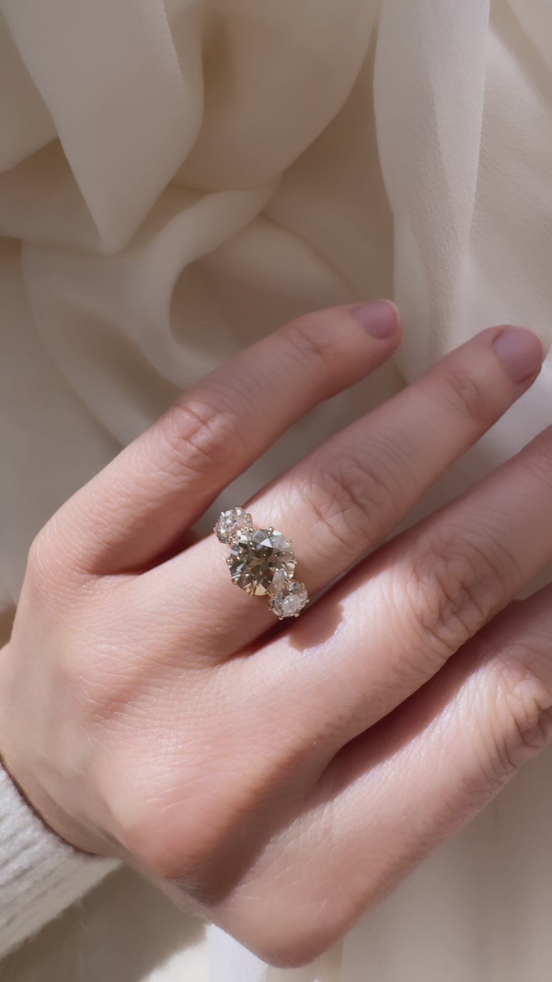 m-z color, vs clarity diamond in yellow gold setting