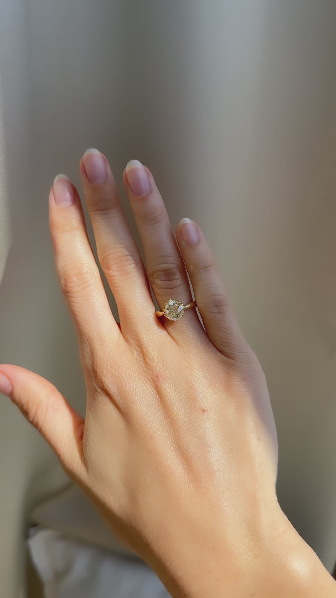 fancy color, si-i clarity diamond in yellow gold setting