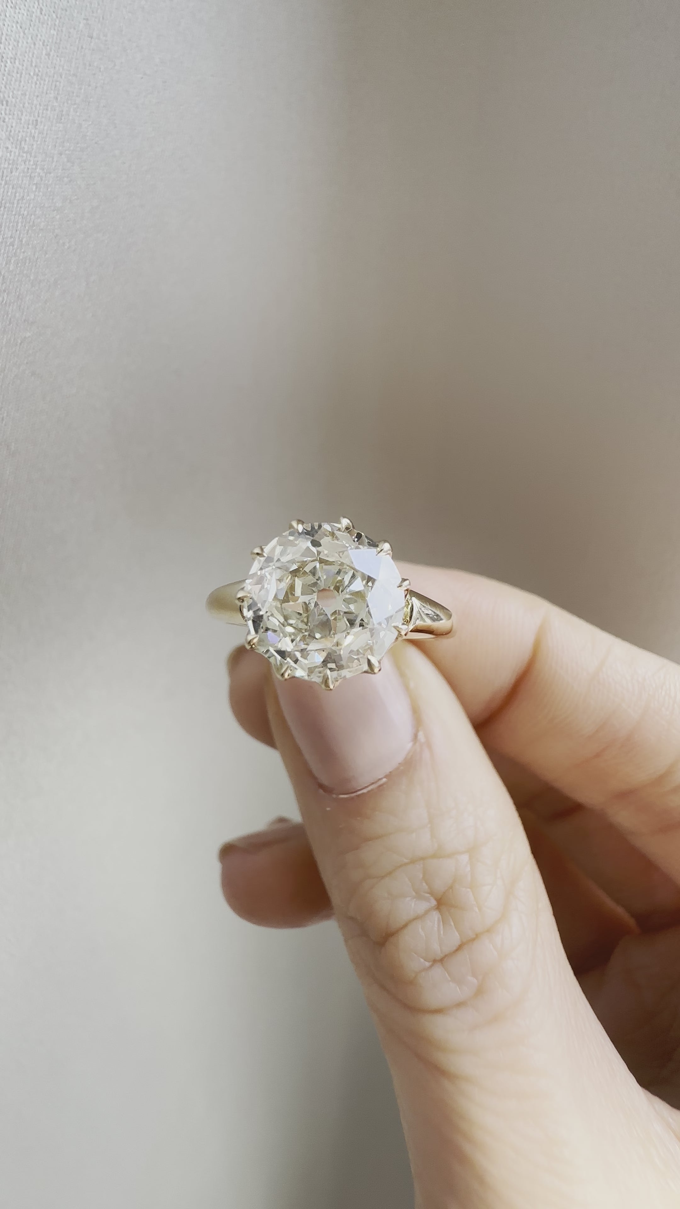 m-z color, vs clarity diamond in yellow gold setting