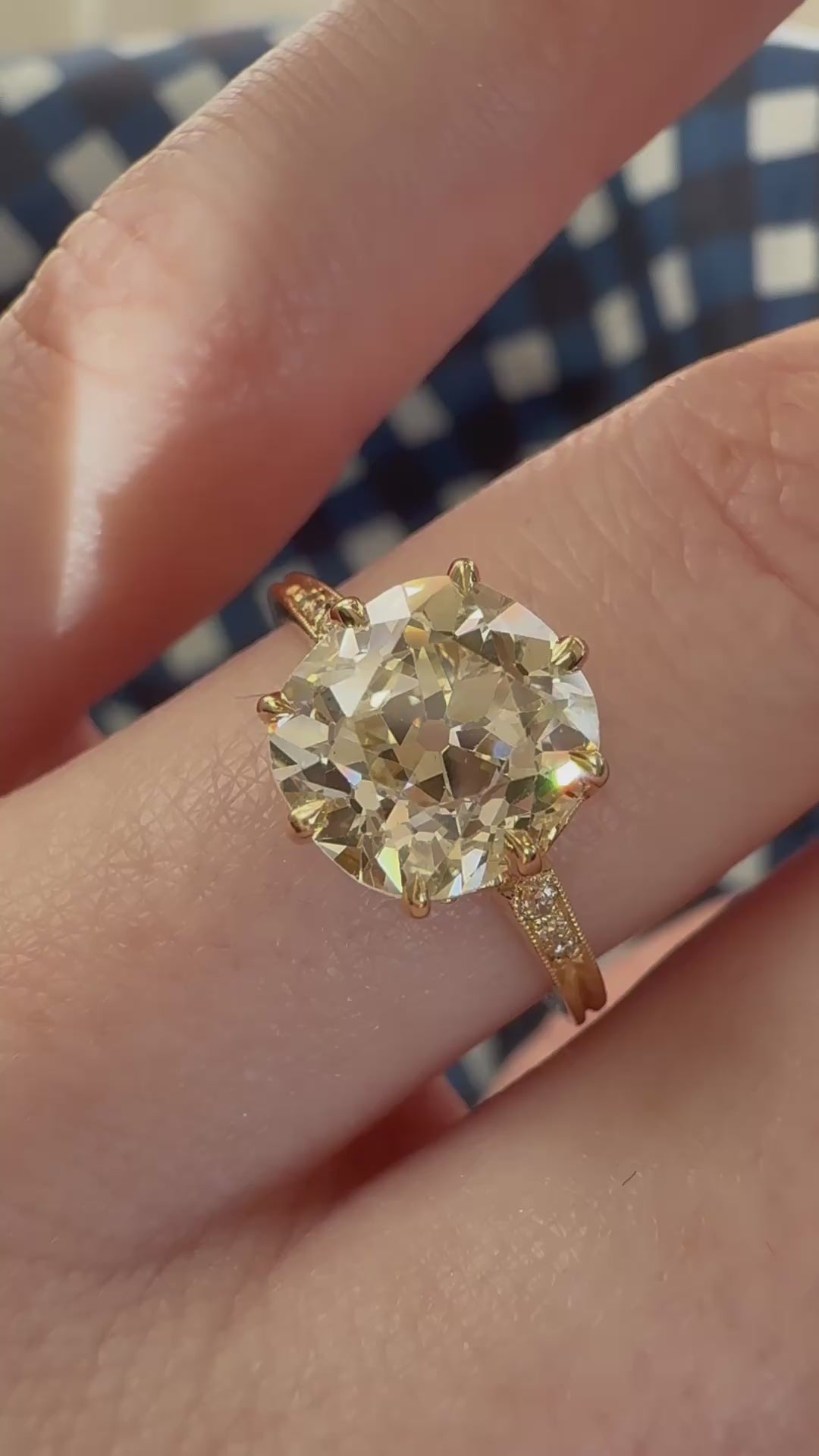 m-z color, si-i clarity diamond in yellow gold setting