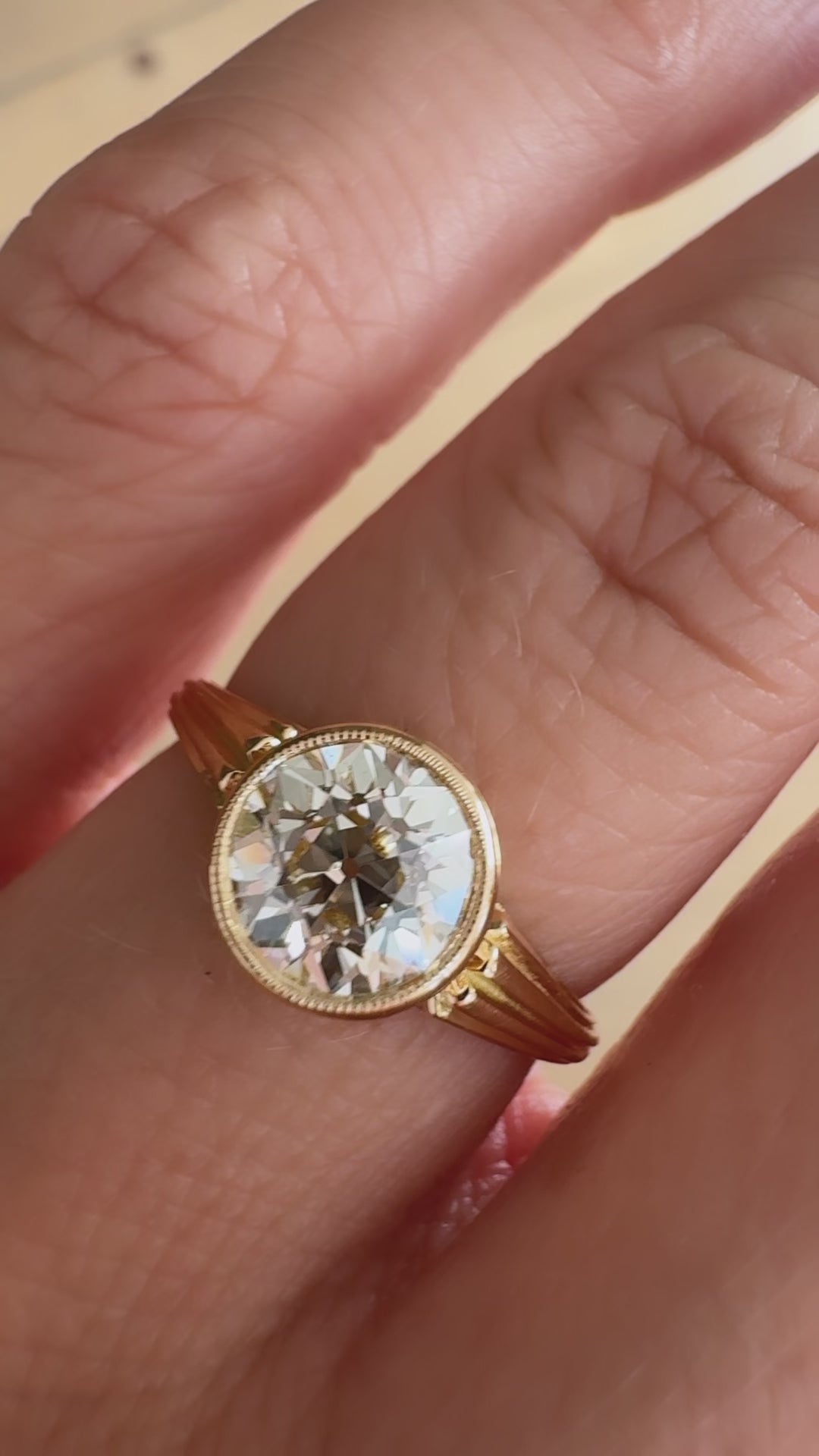 m-z color, si-i clarity diamond in yellow gold setting