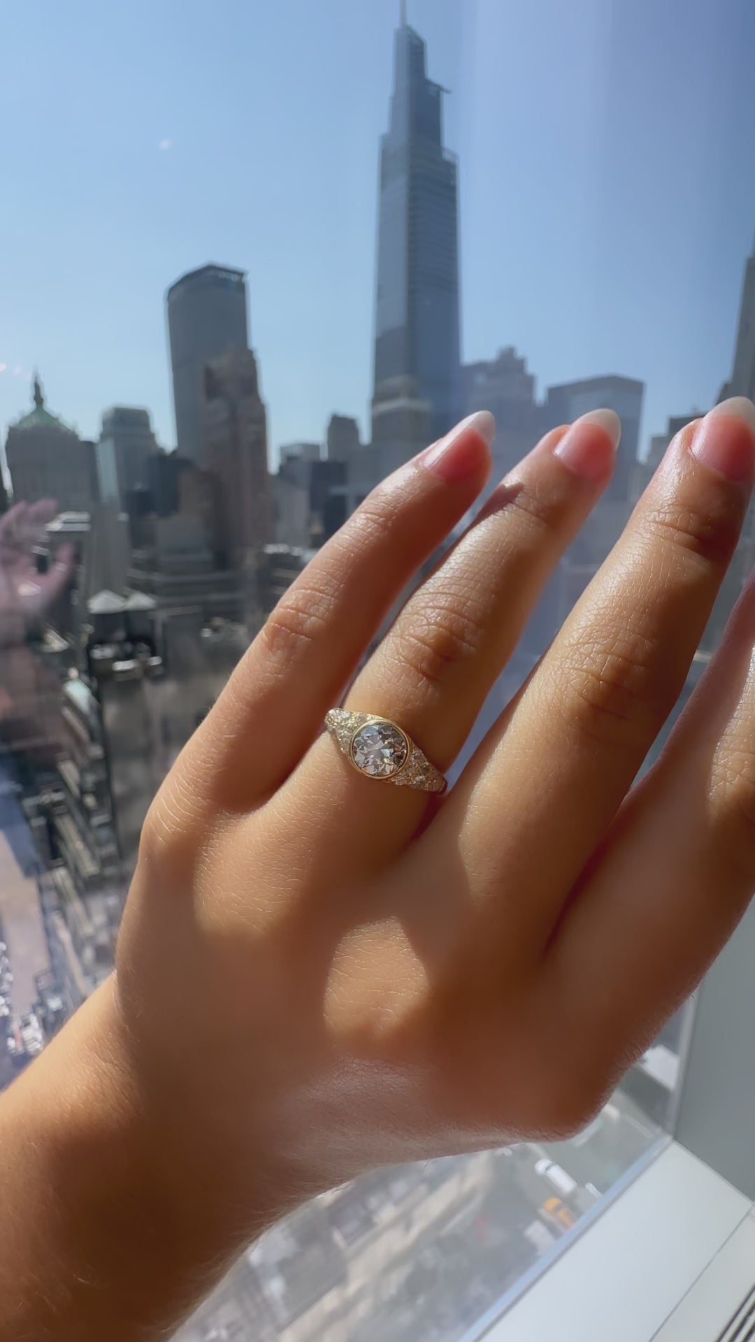 m-z color, vs clarity diamond in yellow gold setting