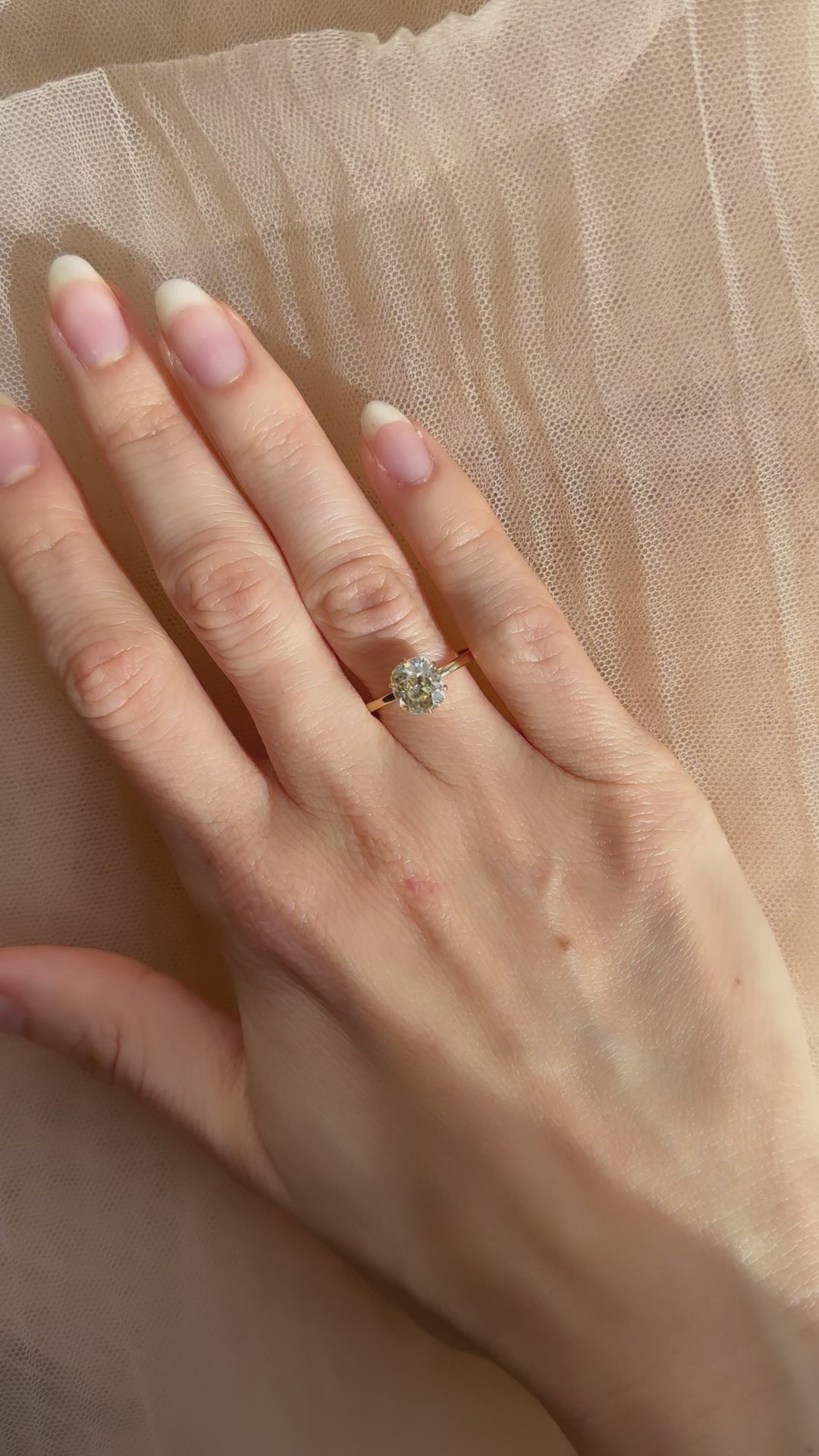 m-z color, vs clarity diamond in yellow gold setting