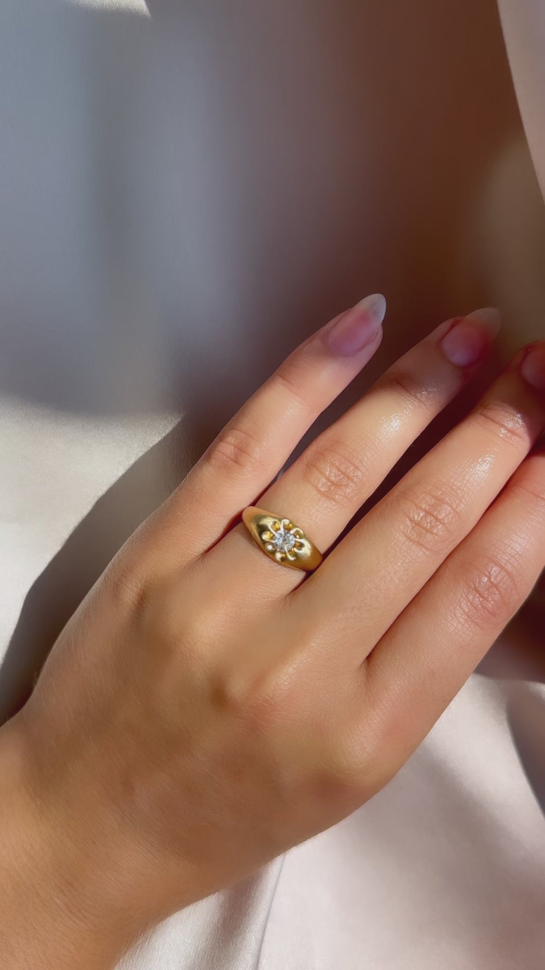 j-k-l color, si-i clarity diamond in yellow gold setting