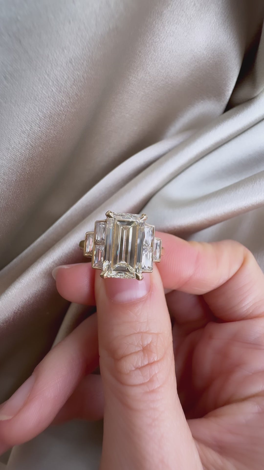 m-z color, vs clarity diamond in yellow gold setting