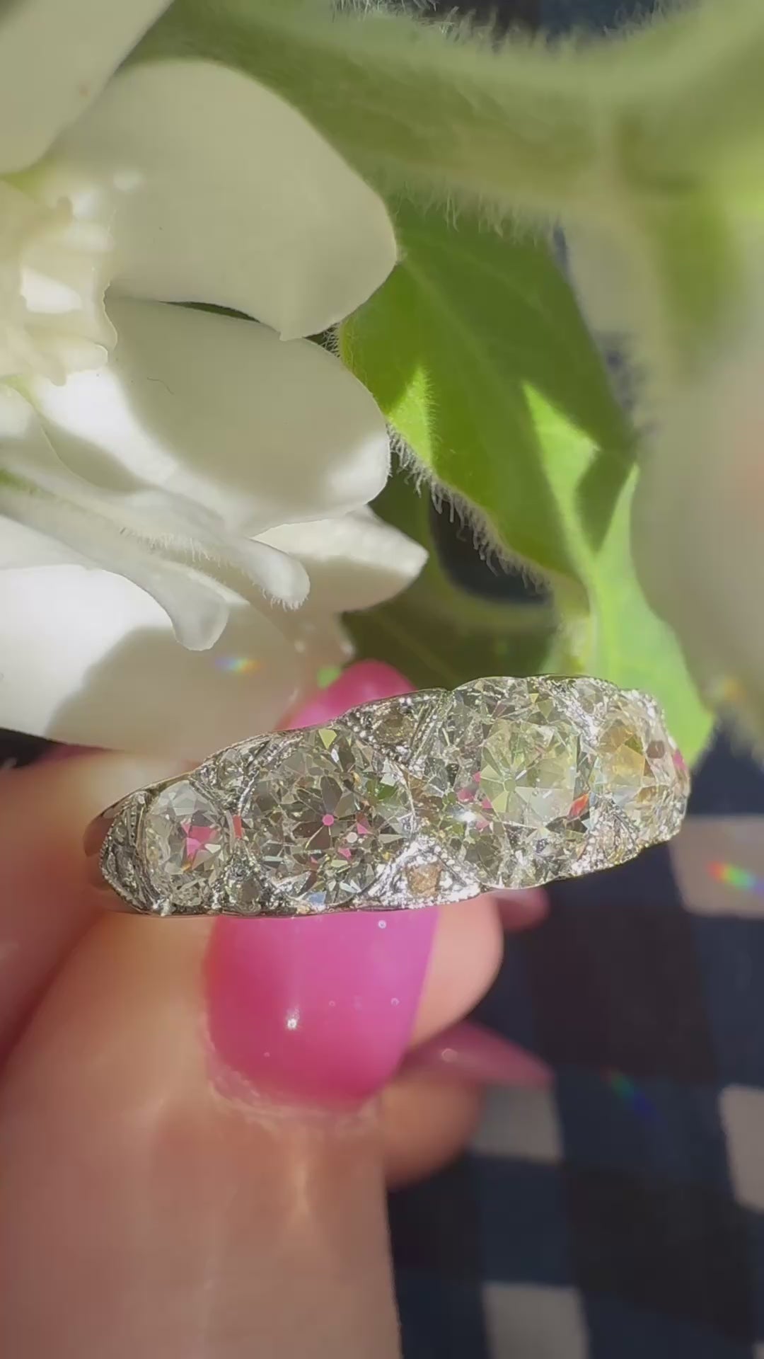 j-k-l color, si-i clarity diamond in two-tone setting