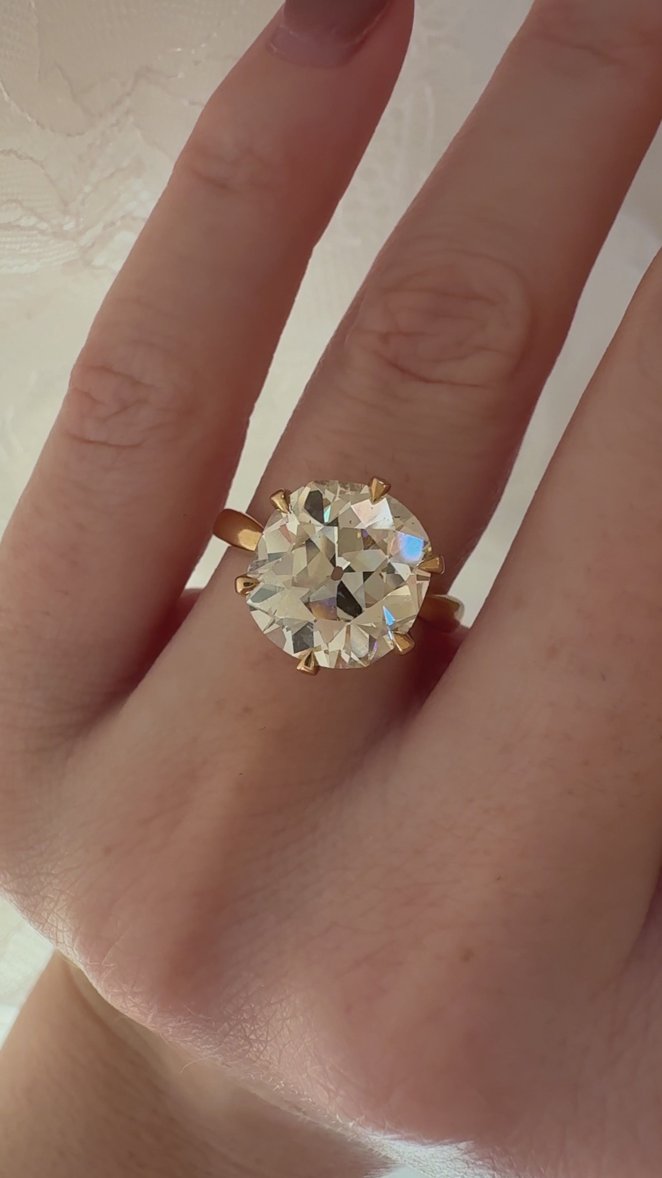 m-z color, si-i clarity diamond in yellow gold setting