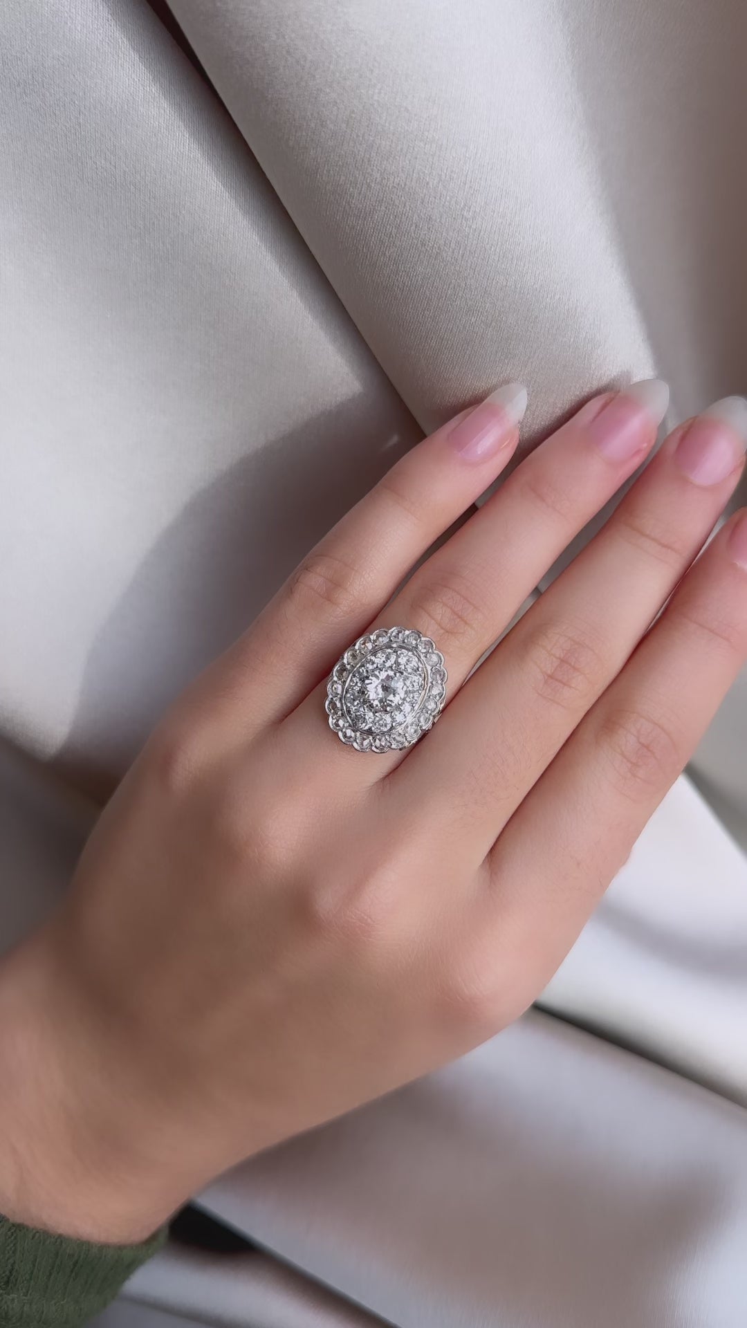 j-k-l color, vs clarity diamond in two-tone setting