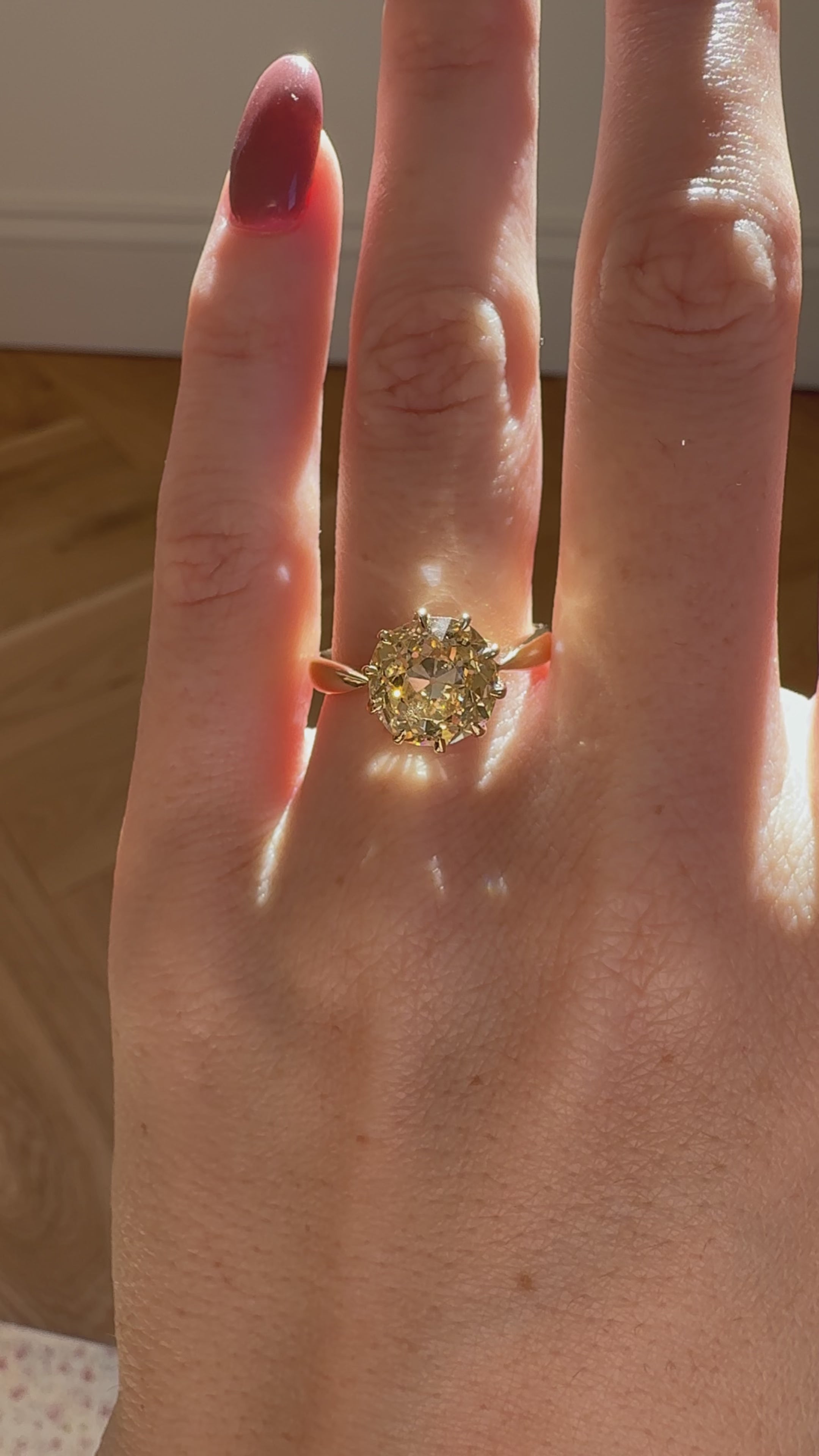 fancy color, si-i clarity diamond in yellow gold setting