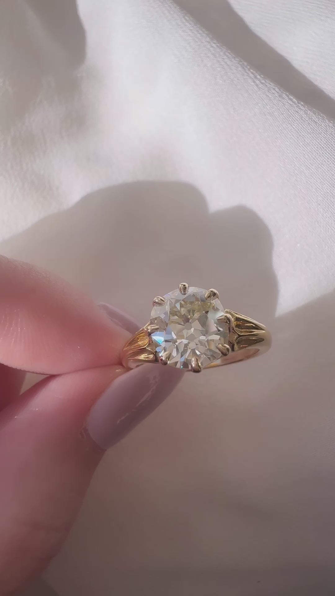 m-z color, vs clarity diamond in yellow gold setting