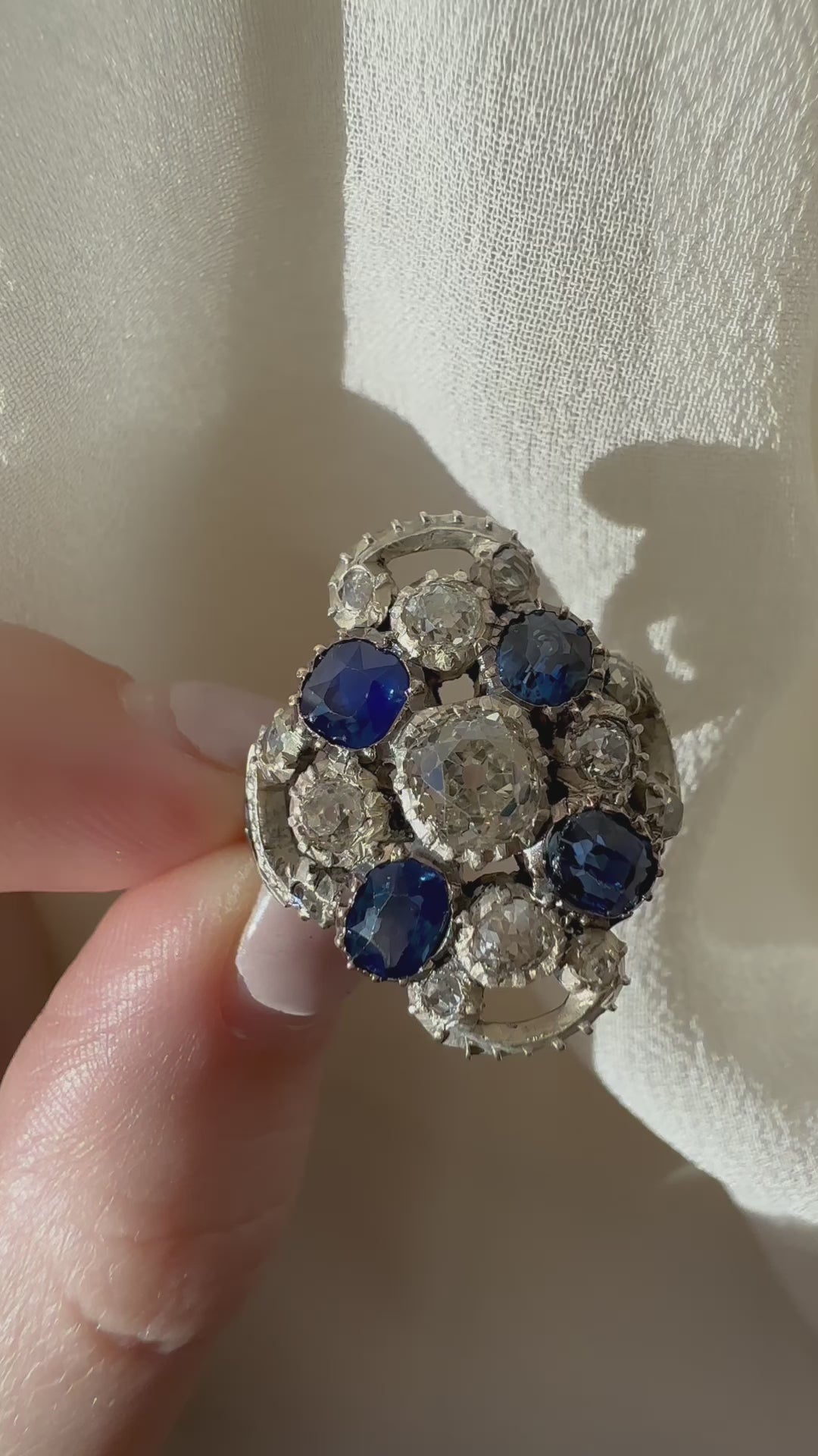 j-k-l color, si-i clarity diamond in two-tone setting