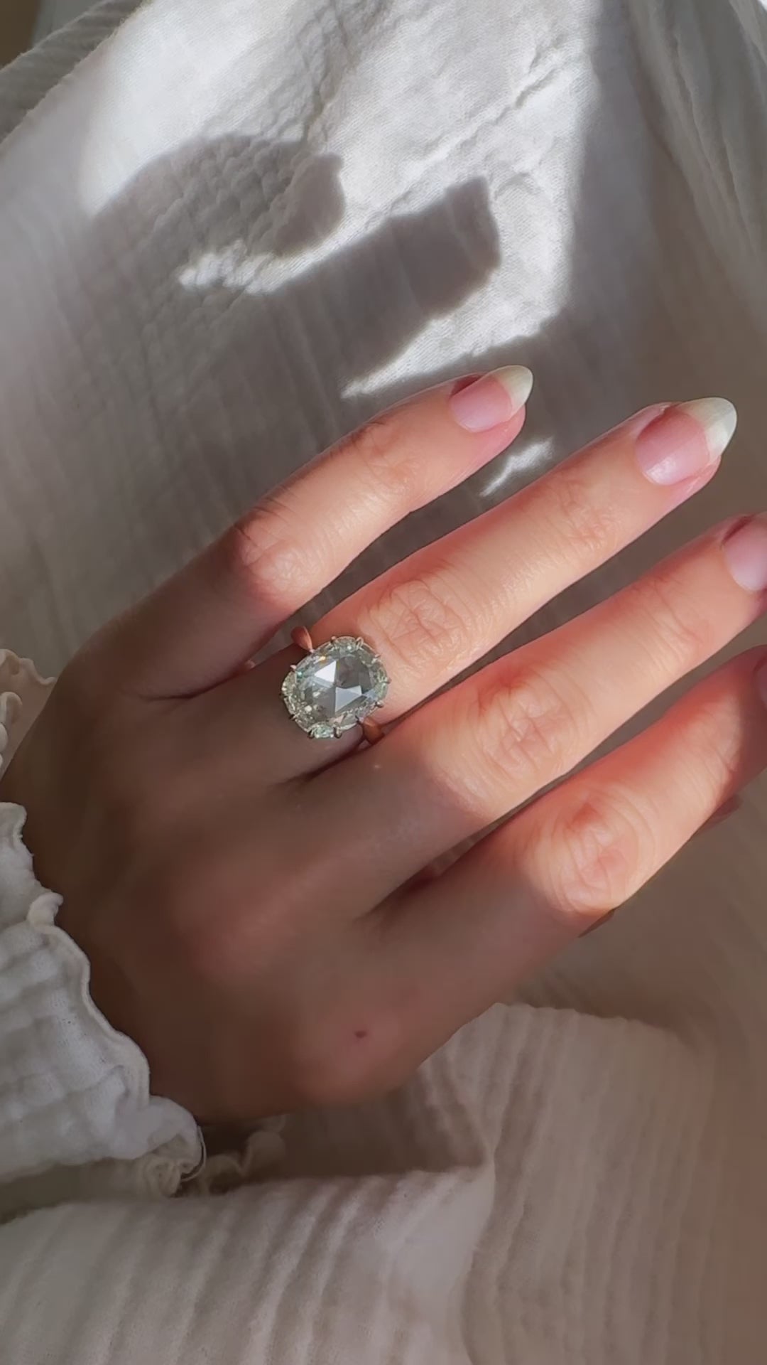 j-k-l color, si-i clarity diamond in two-tone setting